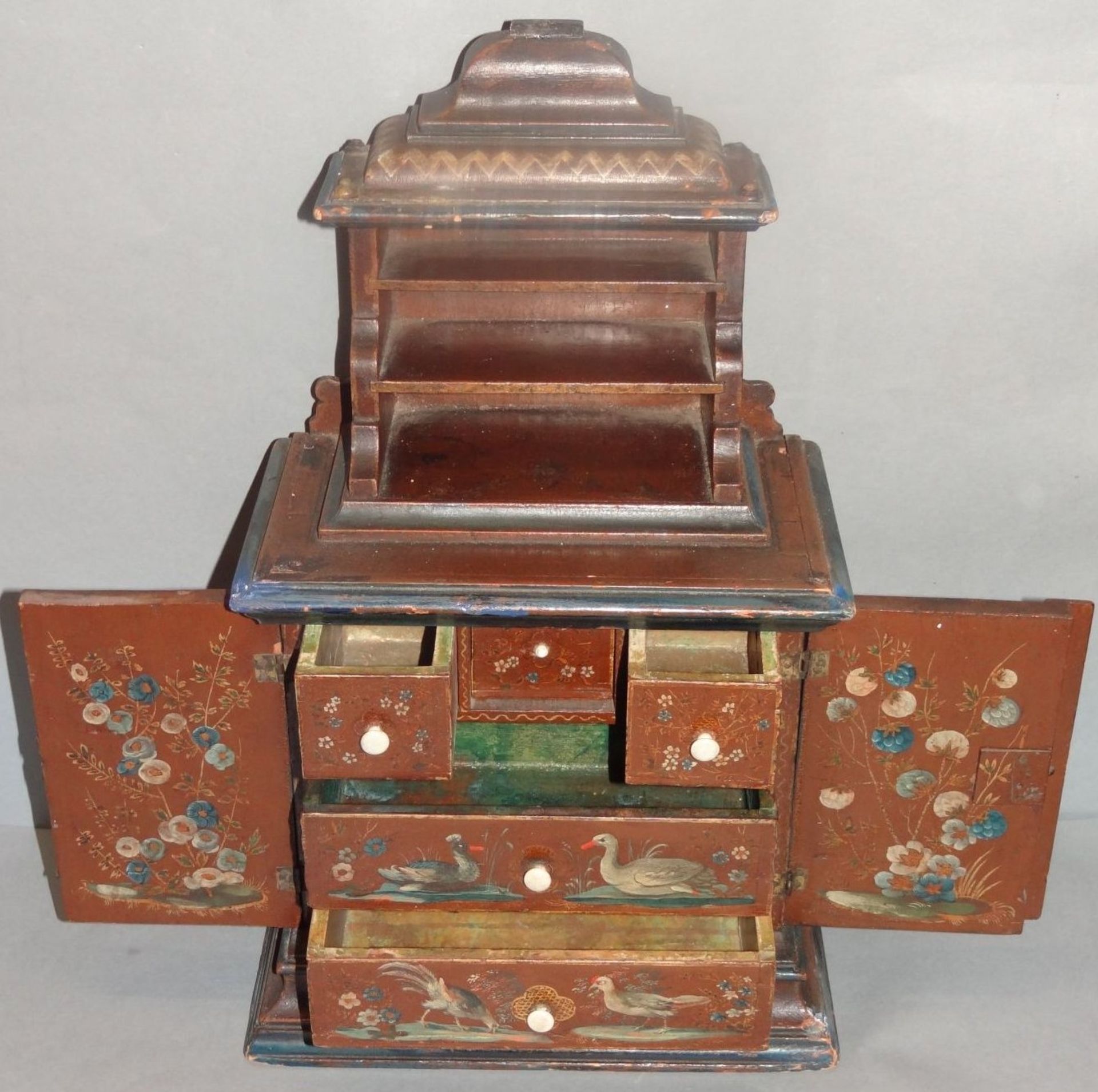 Miniatur Kabinettschrank um 1750, umlaufend und innen bemalt, H-42,5 cm, B-27 cm, T-16 cm, - Image 2 of 8