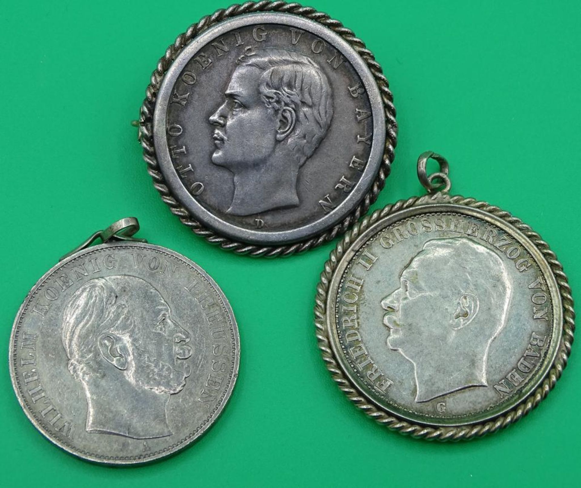 3x Münzen,gehenkelt und gefasst,Drei mark 1910,Drei mark 1909,Sieges Thaler 1871