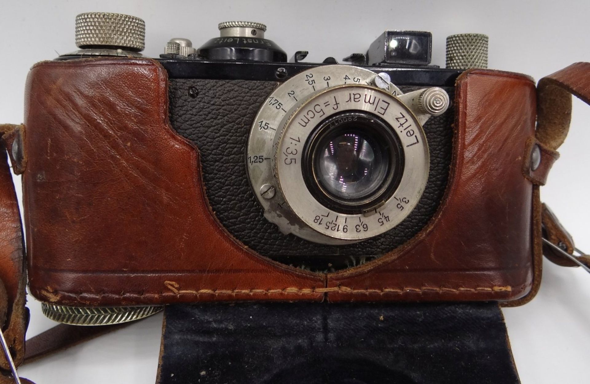Kamera-Leica Standard Modell E in schwarzer Ausführung von 1936 , Nr. 196716, gut erhalten mit - Bild 2 aus 8