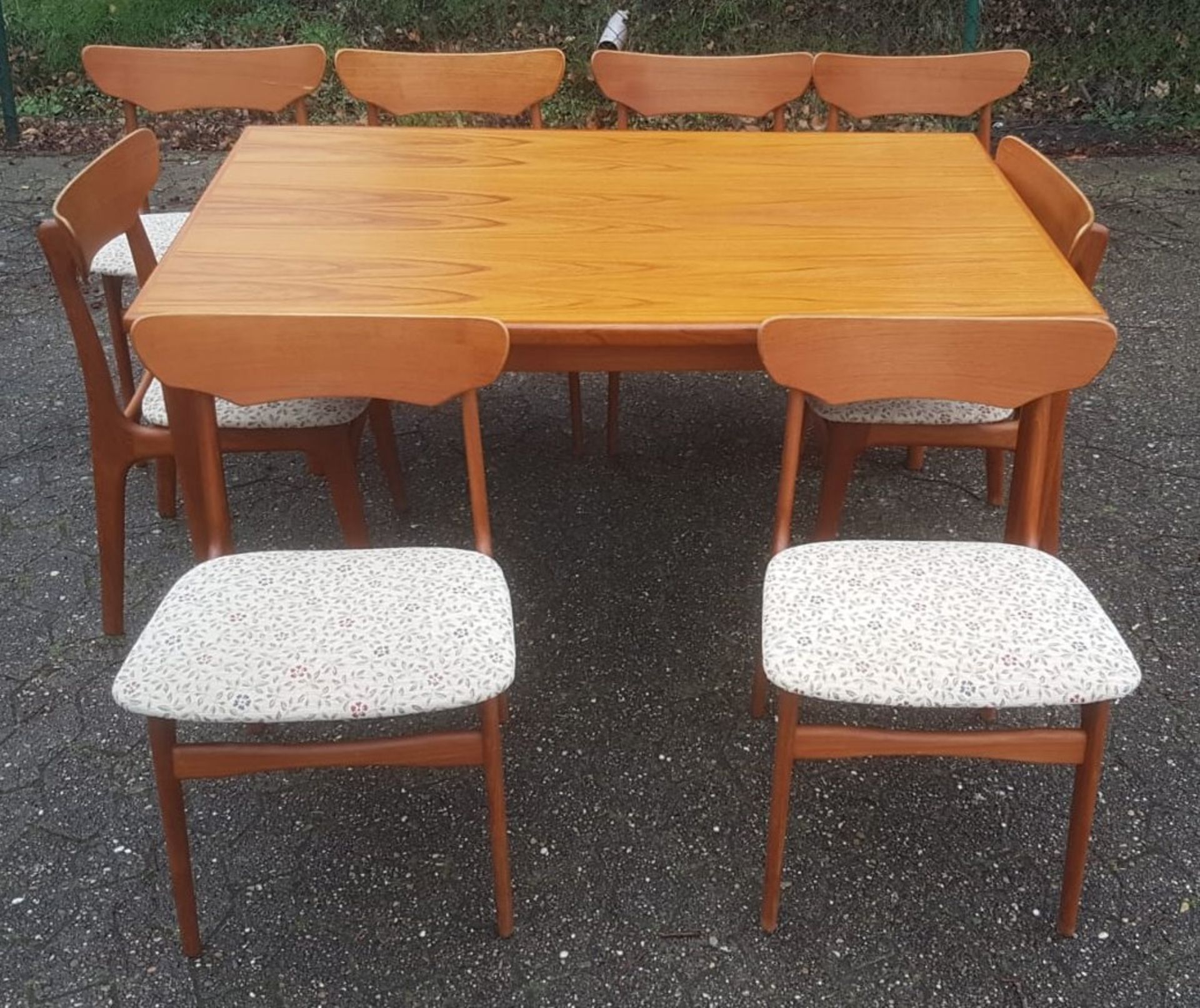 Dänisches Design, Teak Ausziehtisch mit 8 Stühlen "Glostrup" Danmark, Tisch gut erhalten, 1