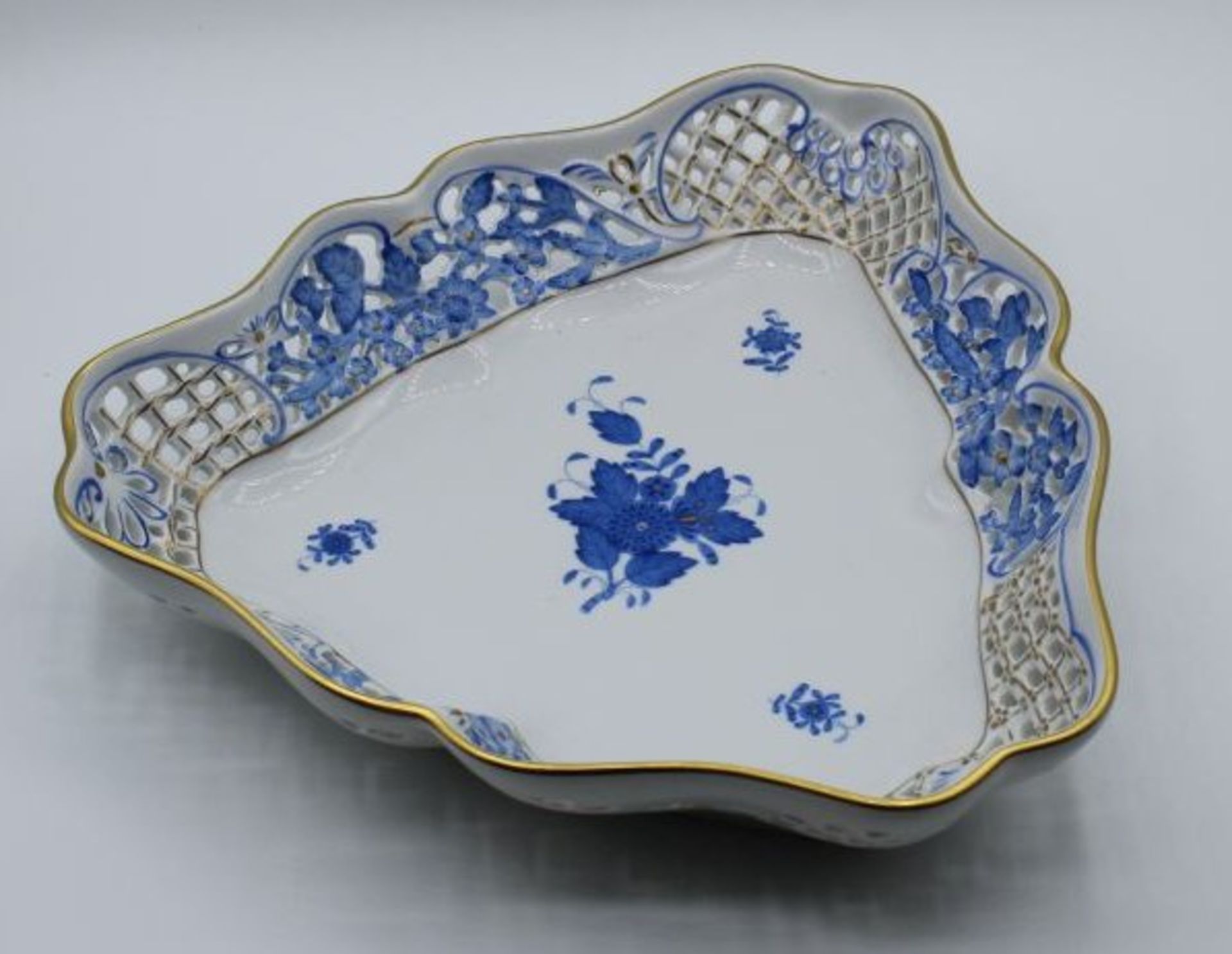 gr. Zierschale, Herend, Apponyi blau, H-5cm, 25x 24cm.