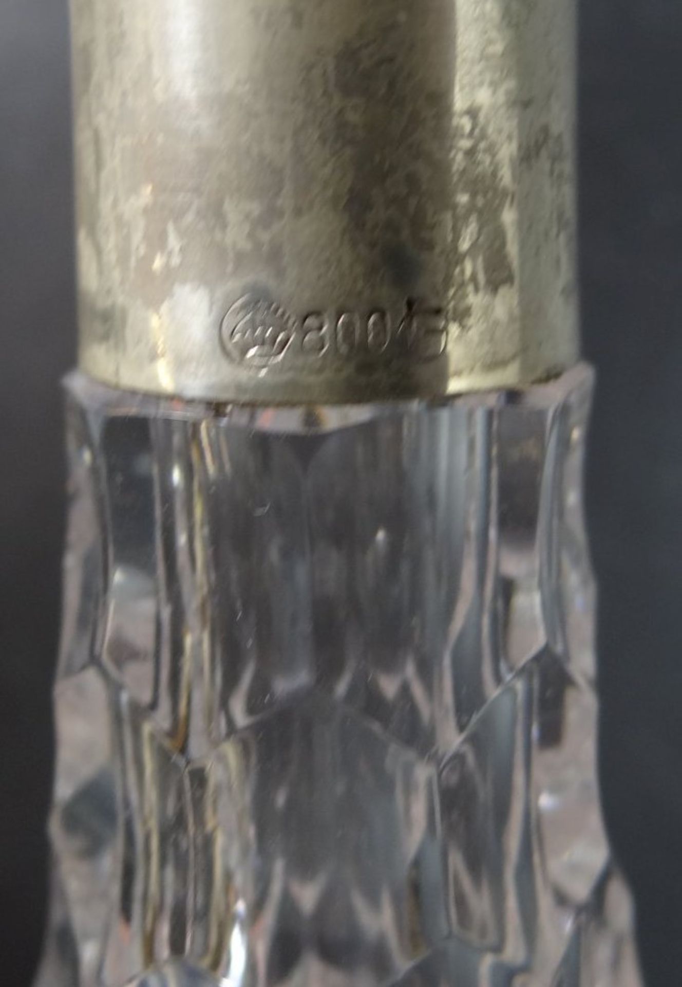 kl. Kristallkaraffe mit Silberhals-800-, H-20 cm, Stöpsel fehl - Bild 3 aus 3