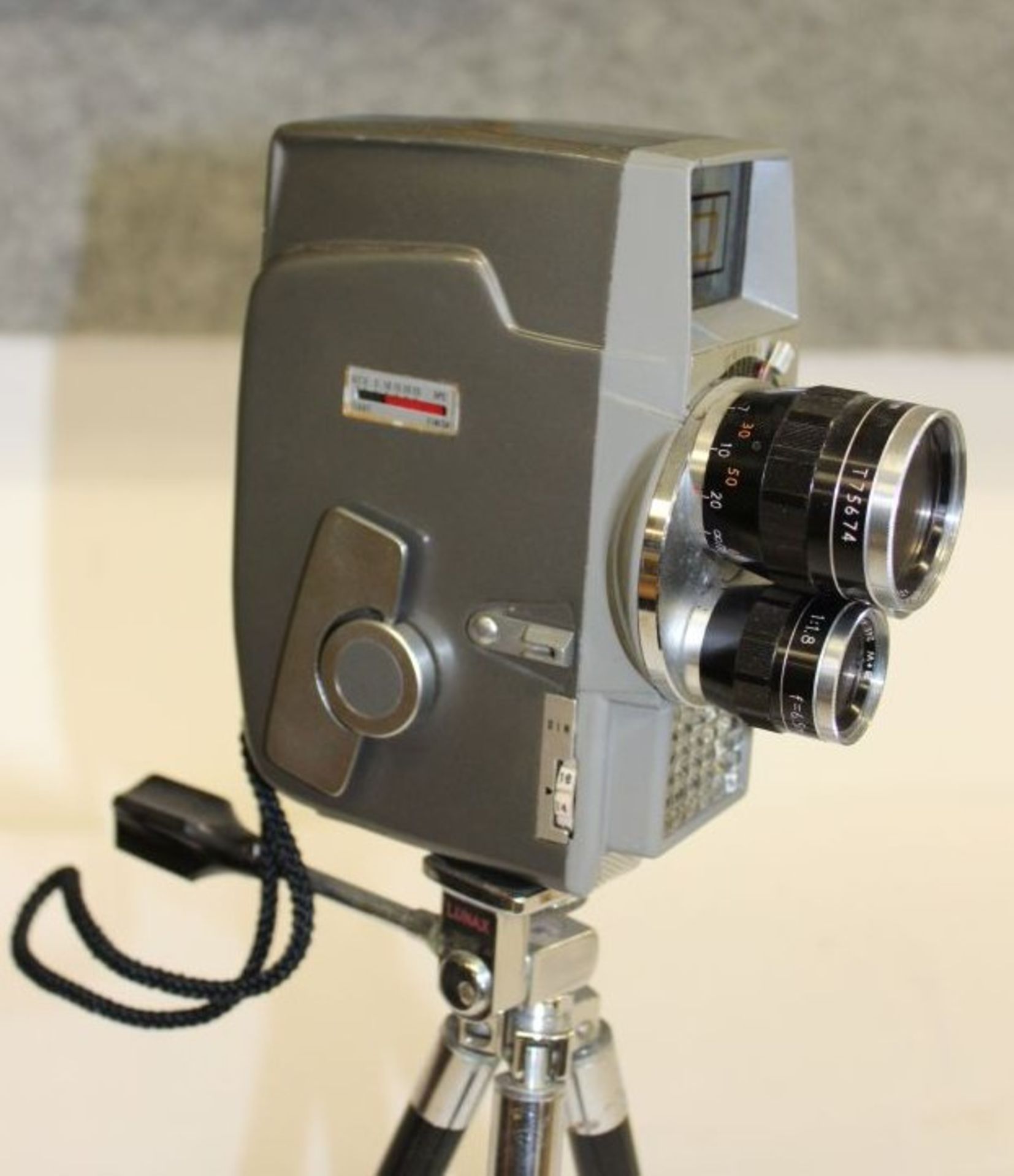 Super Acht-Kamera "Sankyo-Movimat", auf Stativ, Funktion nicht geprüft. - Bild 2 aus 3