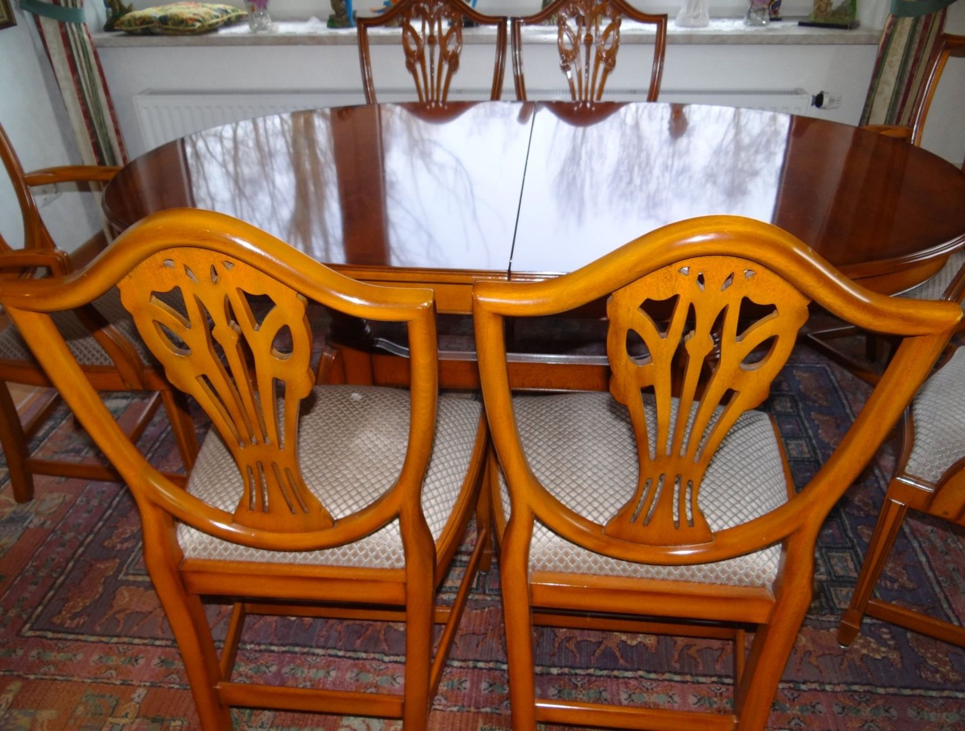 Esstisch mit 7 Stühlen im Sheraton-Stil, Kirsche, 3 Armlehnstühle, 4 Stühle, Tisch ausziehbar, - Bild 4 aus 8