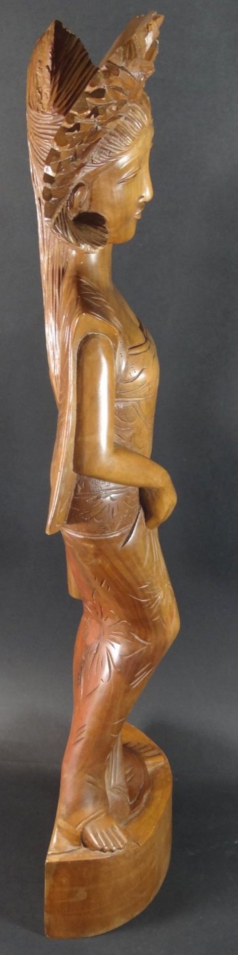 hohe Holzschnitzerei, balinesisches Mädchen, H-62 cm, kl. Fehlteil - Bild 6 aus 8