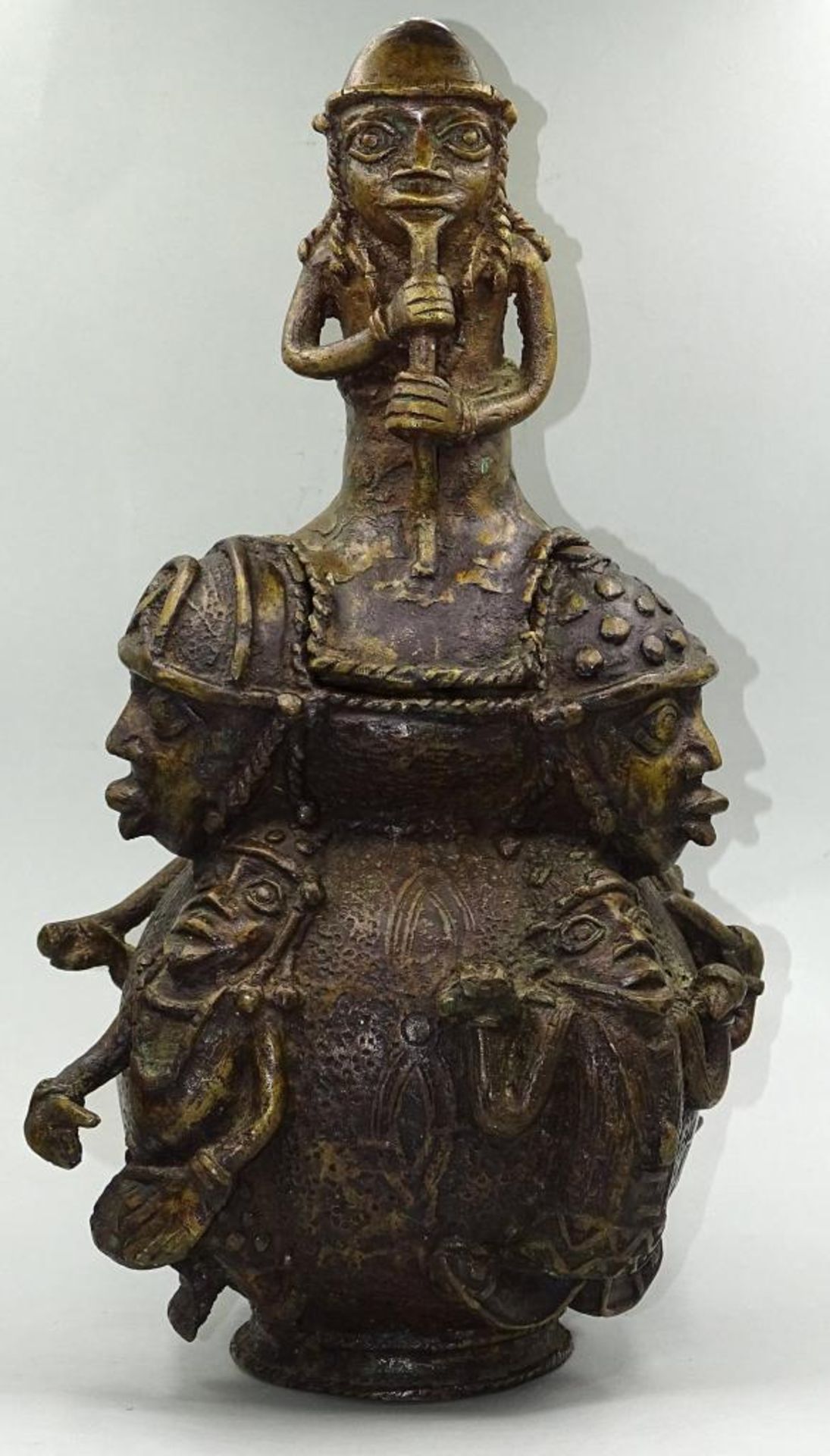 Bronze Schale /Gefäß?,seitlich Musizierende Figuren,2 tlg.H-36
