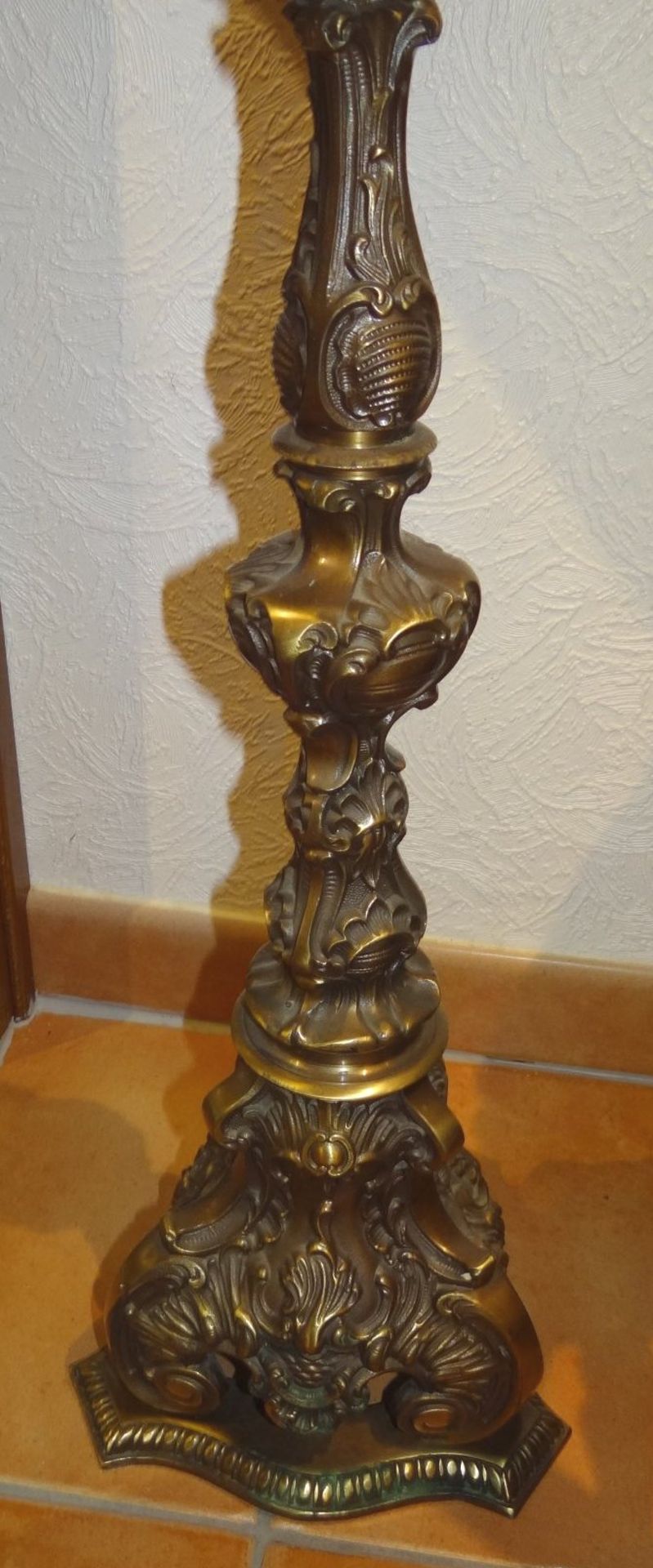 massiver Bronze-Kerzenhalter im Barockstil, H-84 cm - Bild 2 aus 3