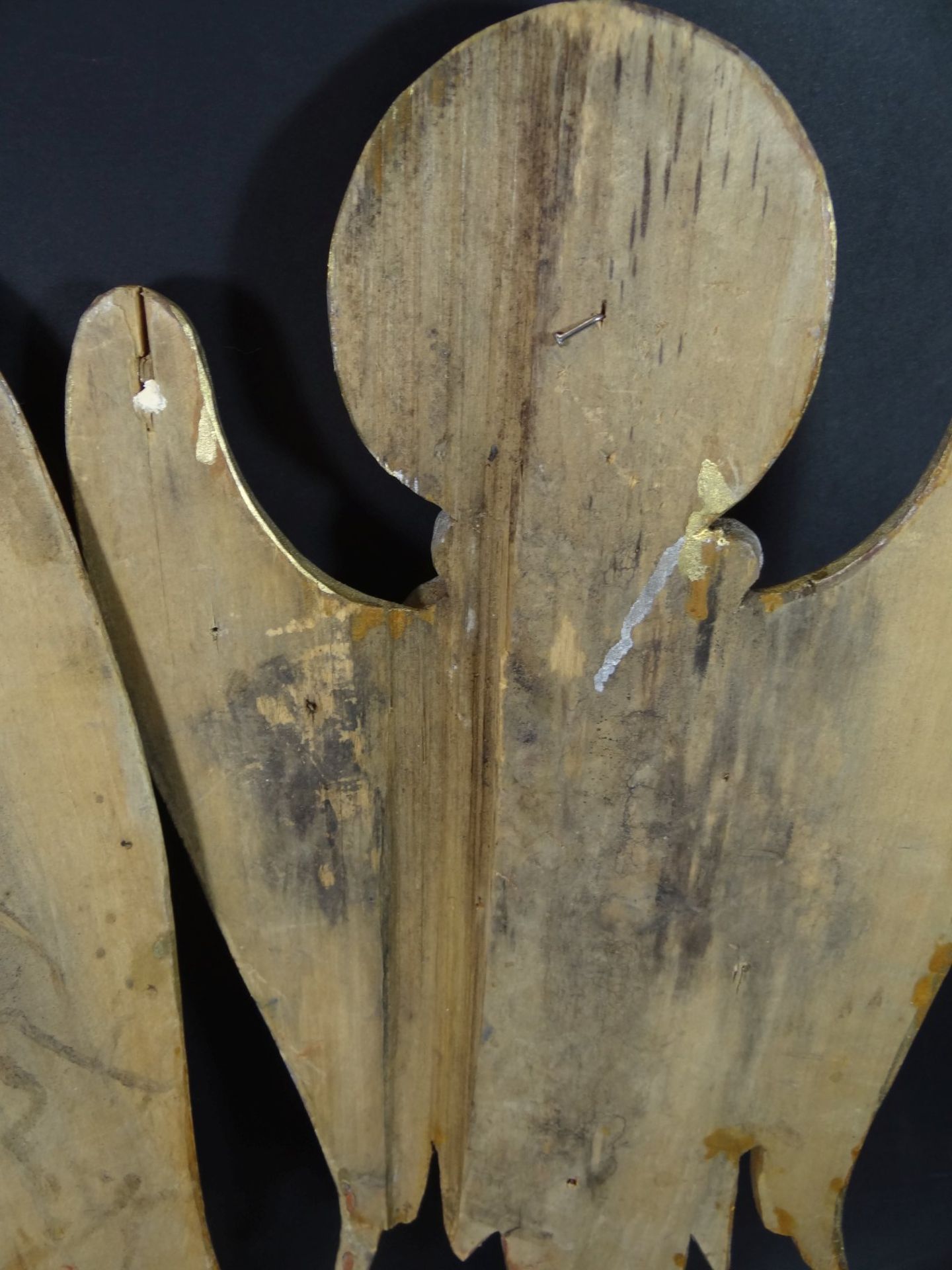 Paar gr. Flach-Holzengel, farbig gefasst, H-60 cm, Alters-u. Gebrauchsspuren - Bild 5 aus 6