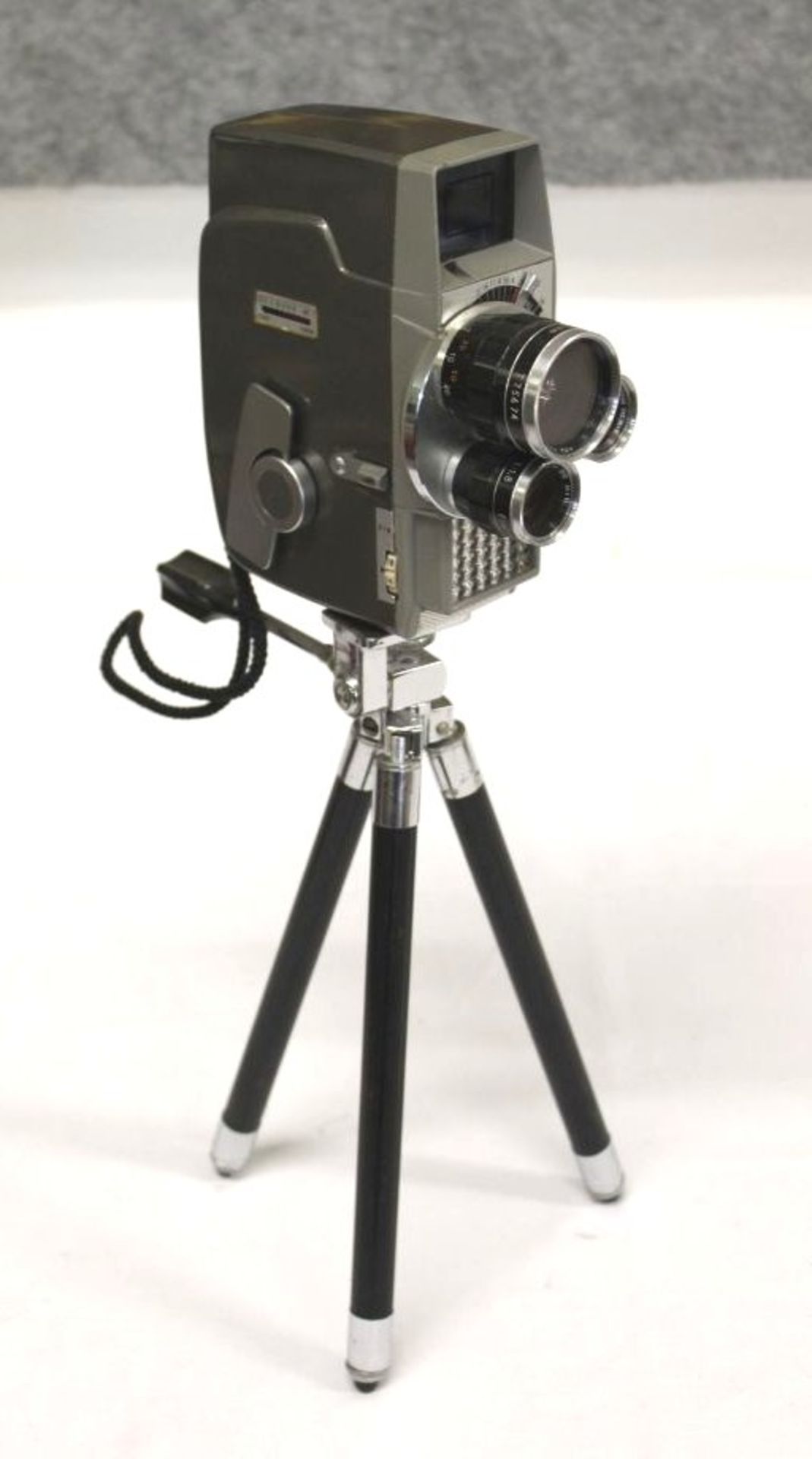 Super Acht-Kamera "Sankyo-Movimat", auf Stativ, Funktion nicht geprüft.
