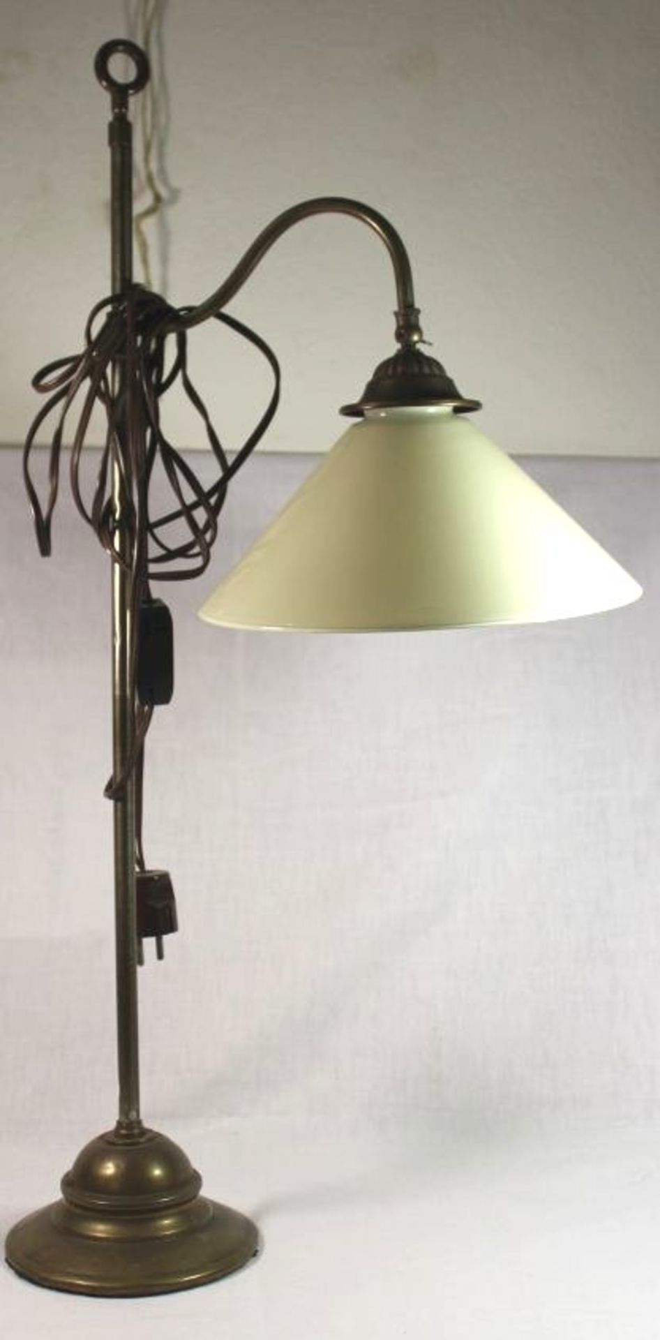 Tischlampe, Messingstand, Glasschirm, H-72cm.