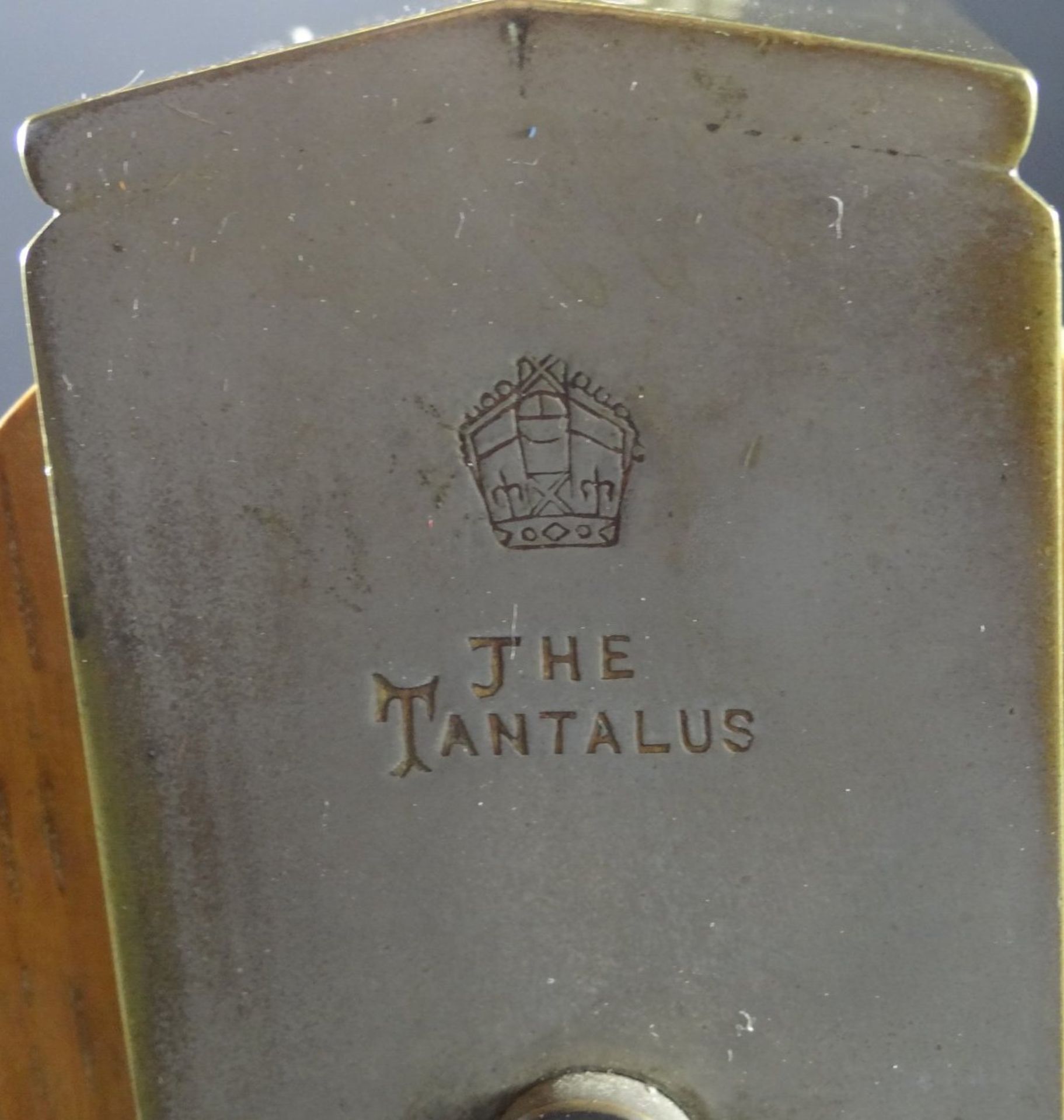 Tantalus (Reisebar) mit 3 Kristall-Karaffen, England, H-28 cm, B-35 cm - Bild 6 aus 6