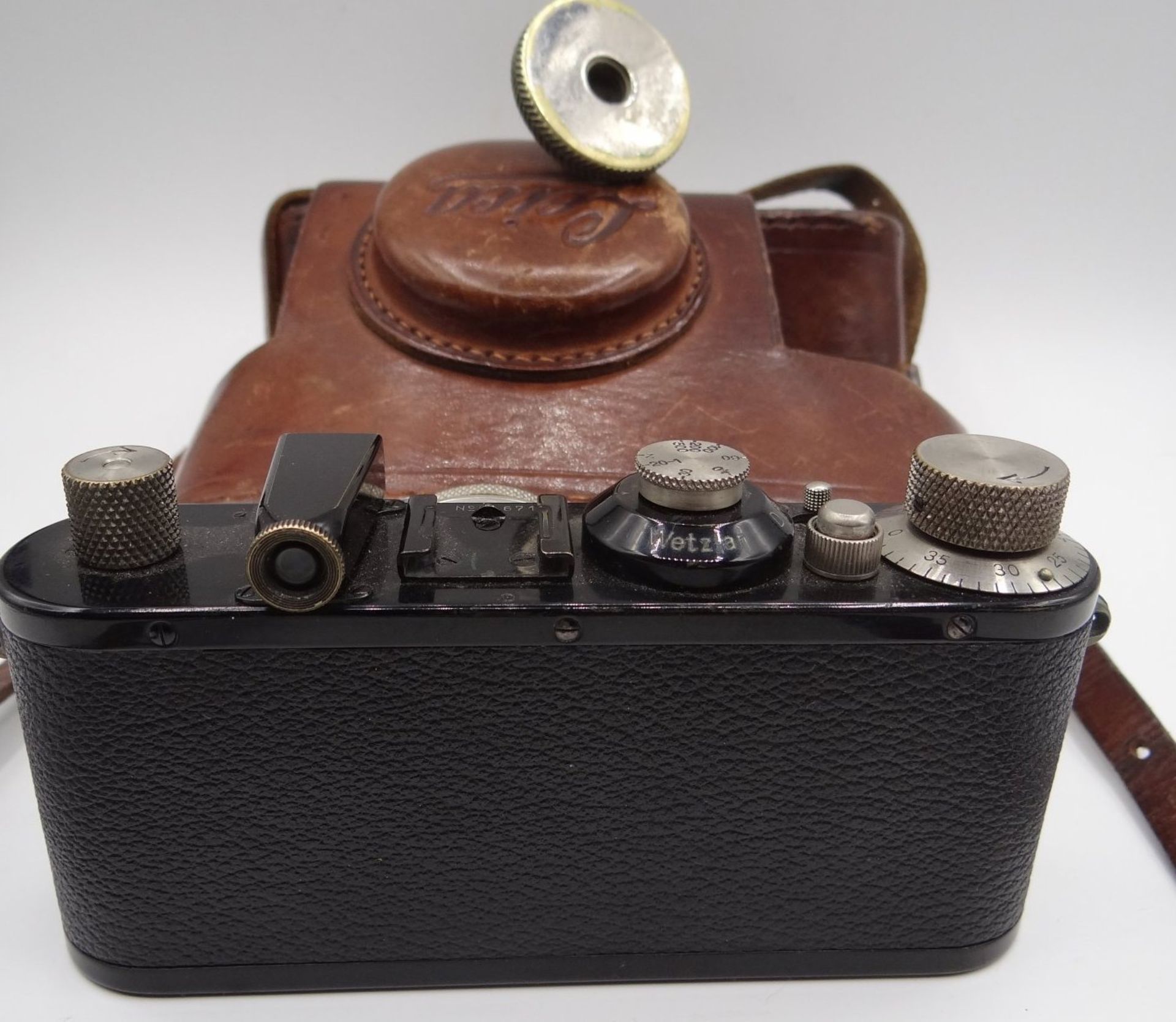 Kamera-Leica Standard Modell E in schwarzer Ausführung von 1936 , Nr. 196716, gut erhalten mit - Bild 5 aus 8