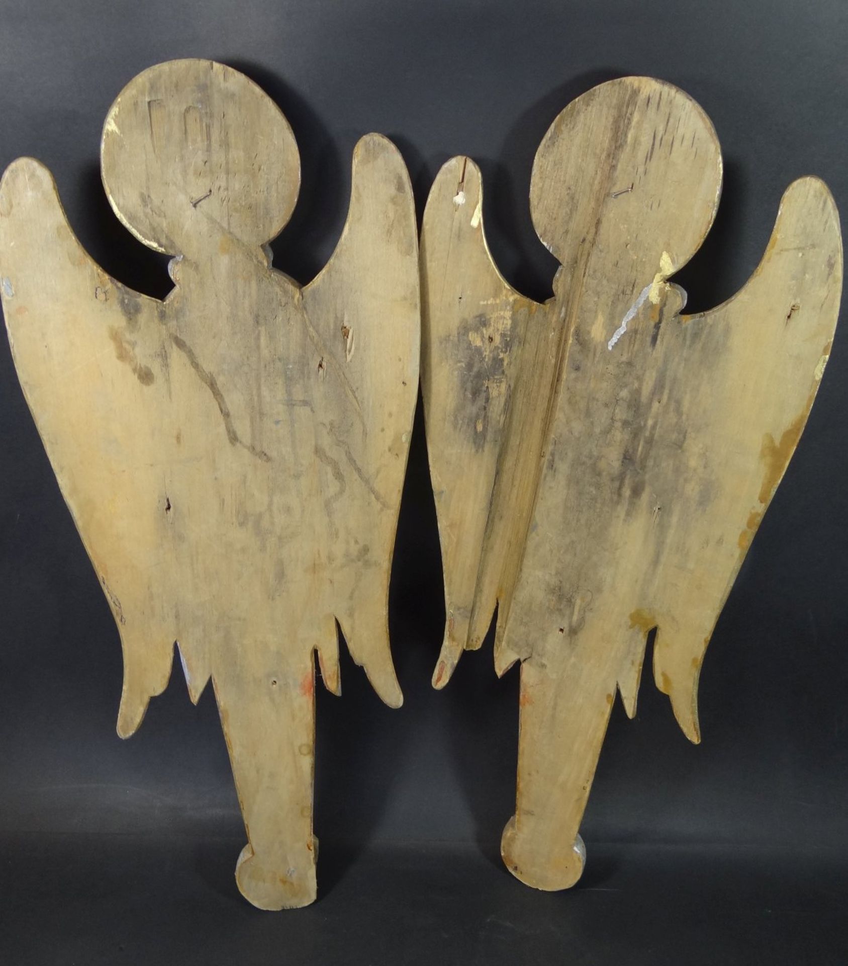 Paar gr. Flach-Holzengel, farbig gefasst, H-60 cm, Alters-u. Gebrauchsspuren - Bild 4 aus 6