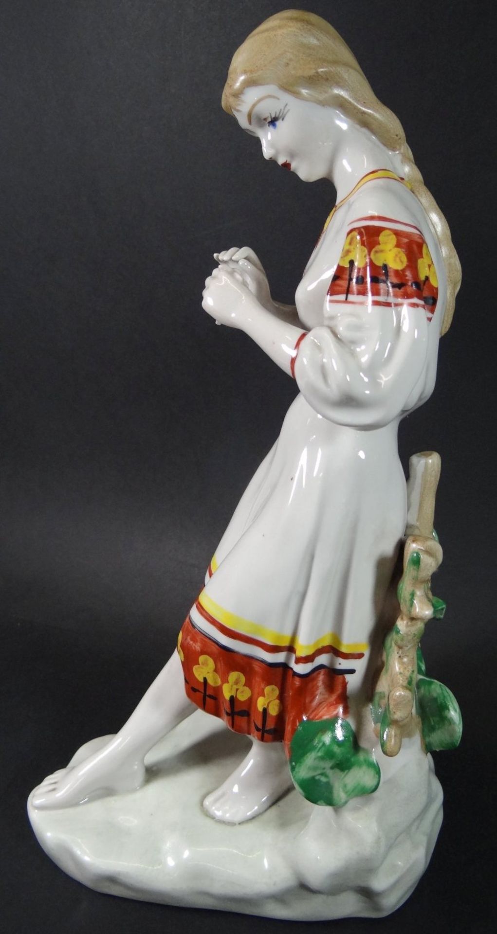 Mädchenfigur in Tracht, wohl Ungarn, bemalt, H-29 c - Bild 3 aus 7