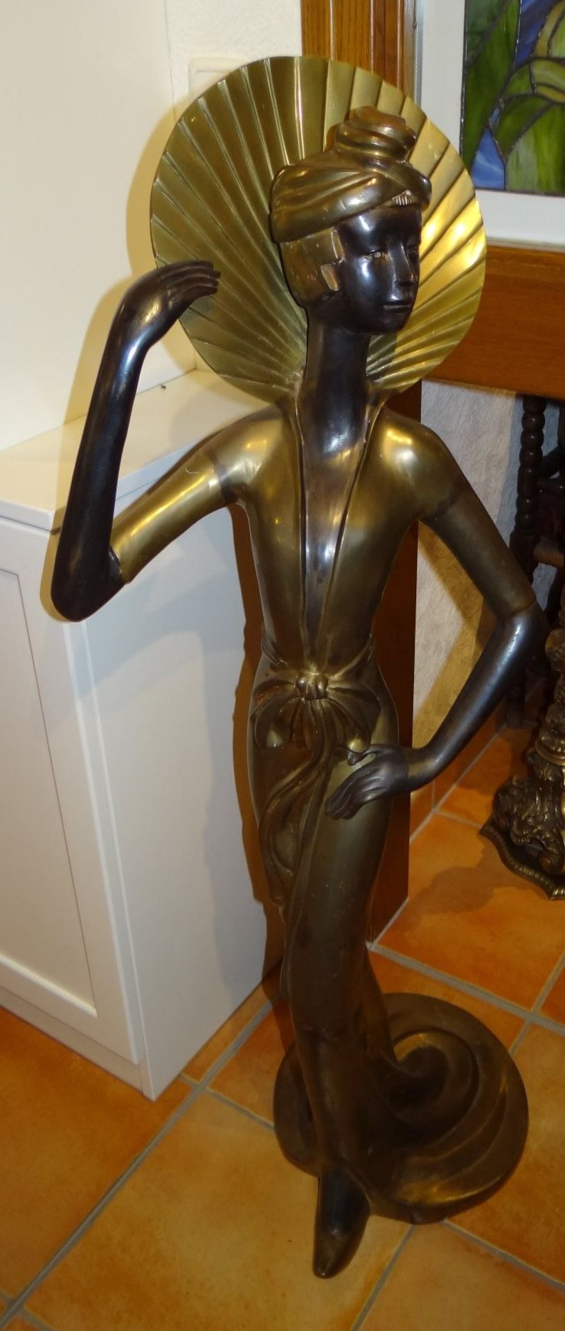 hohe Frauenfigur ,Bronze im Art Deko, H-120 cm, neuzeitlich