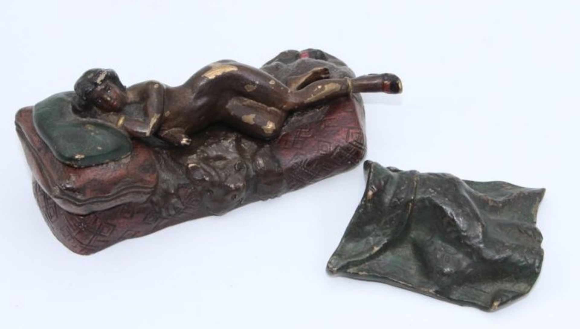 Wiener Bronze "weibl. Akt Auf Diwan" 3tlg., F.Bermann, Wien, H-5cm L-10cm B-40cm. - Bild 2 aus 4