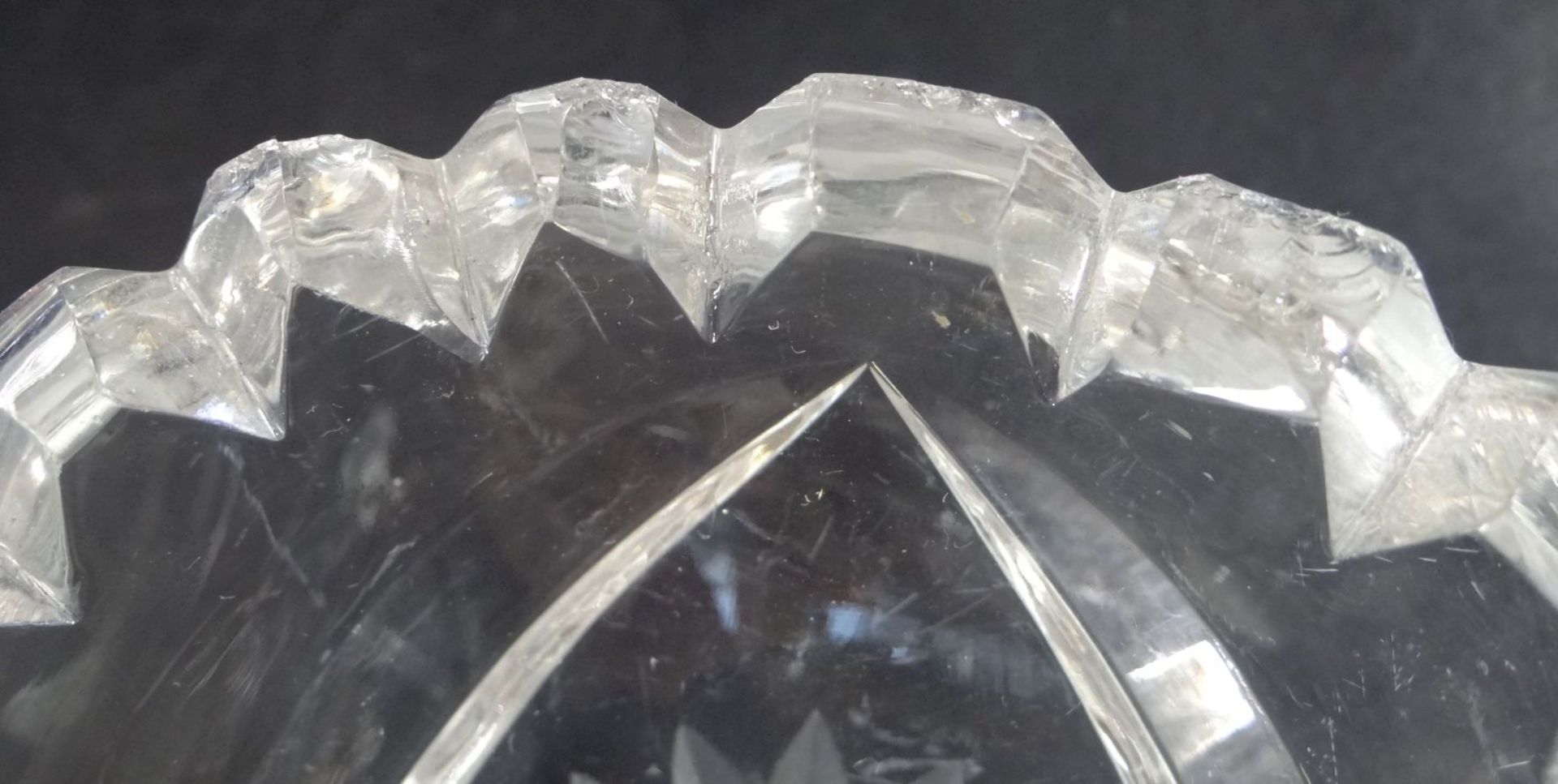 ovale grosse Kristallschale mit Schliff, kl. Abplatzer am Rand, 28x17 cm, H-5 cm - Bild 4 aus 5