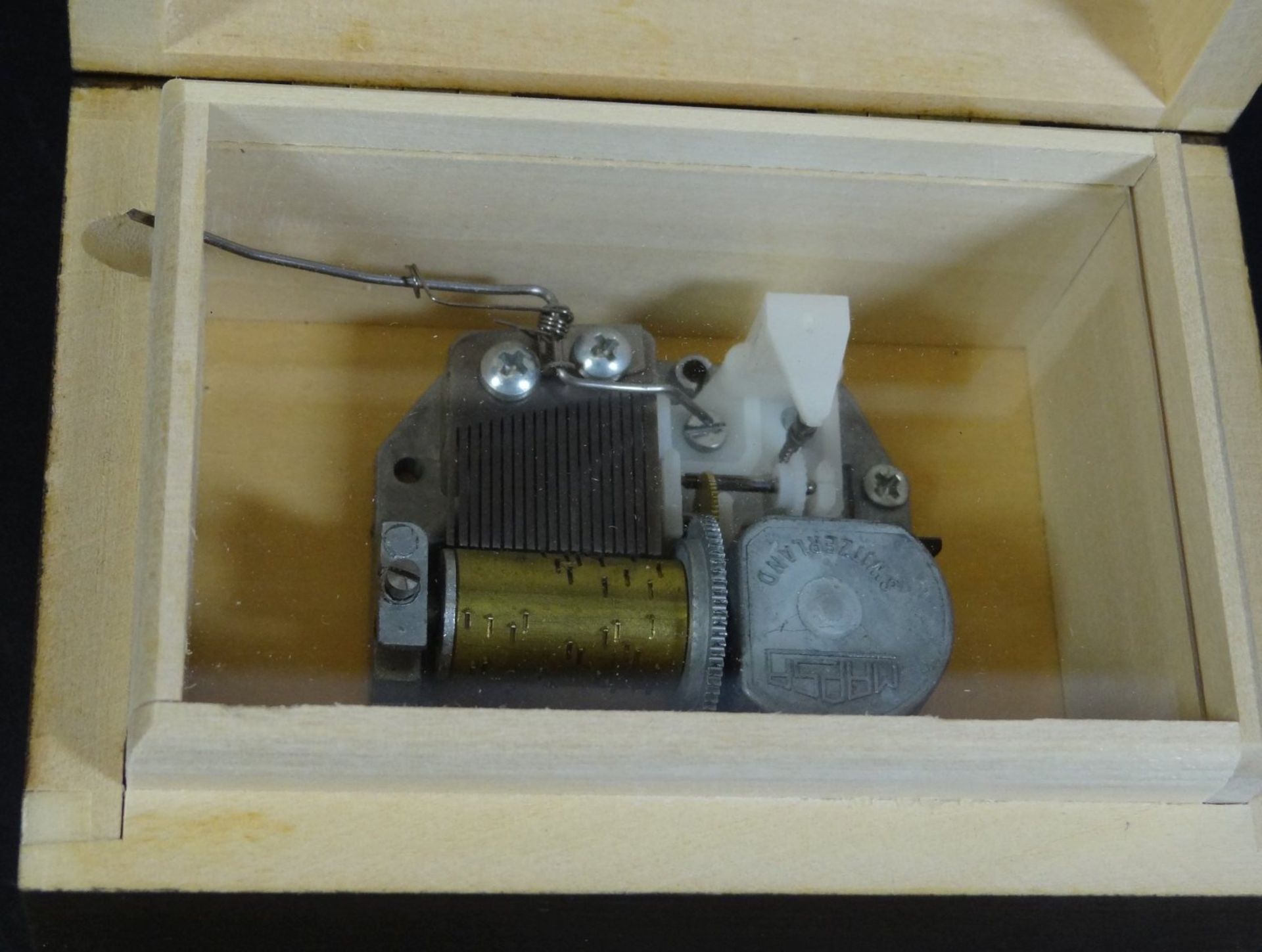kl. Kasten mit Spieluhr, H-6 cm, B-11 cm - Bild 4 aus 6