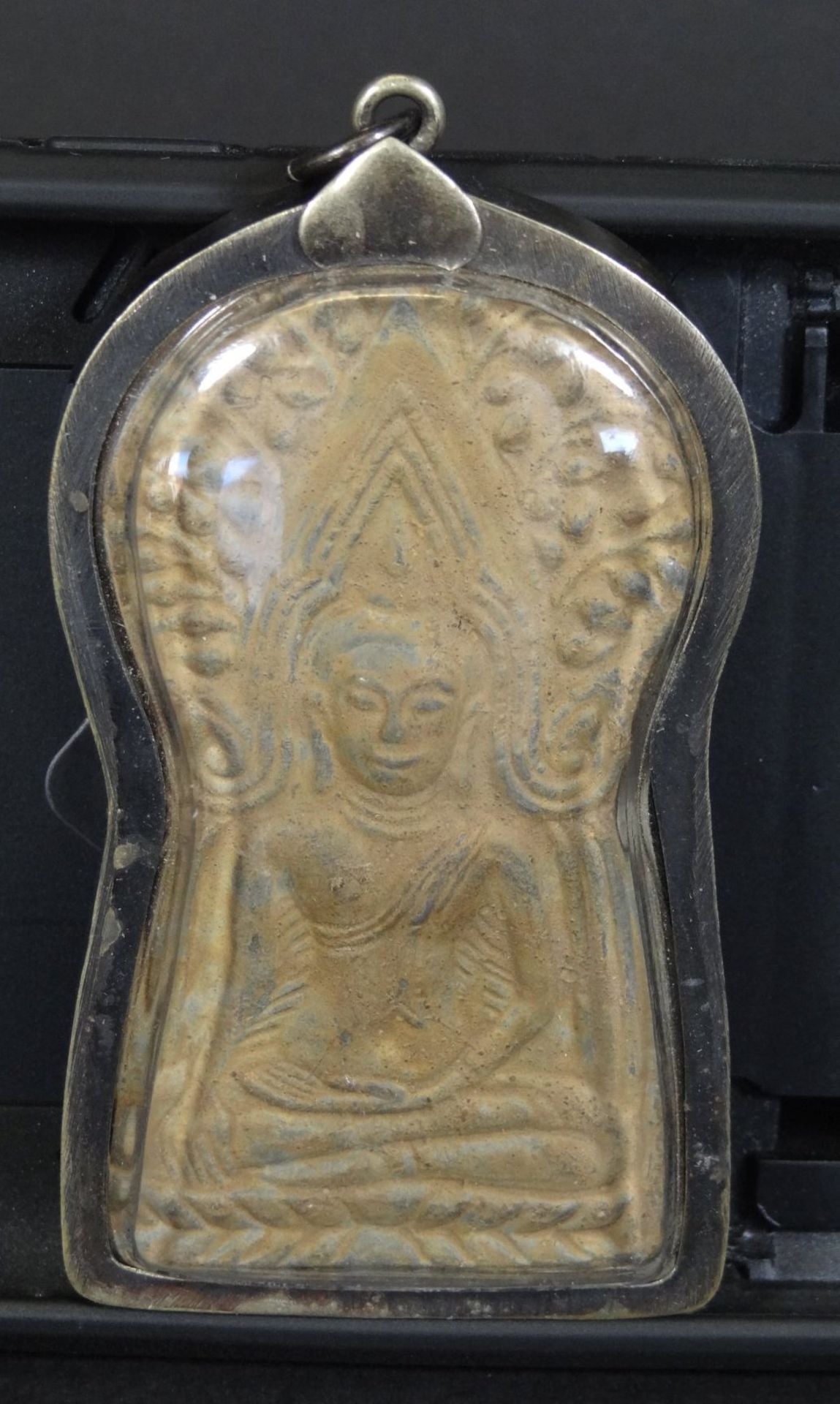 gr. Anhänger mit Buddha, versilbert, 7x4 c
