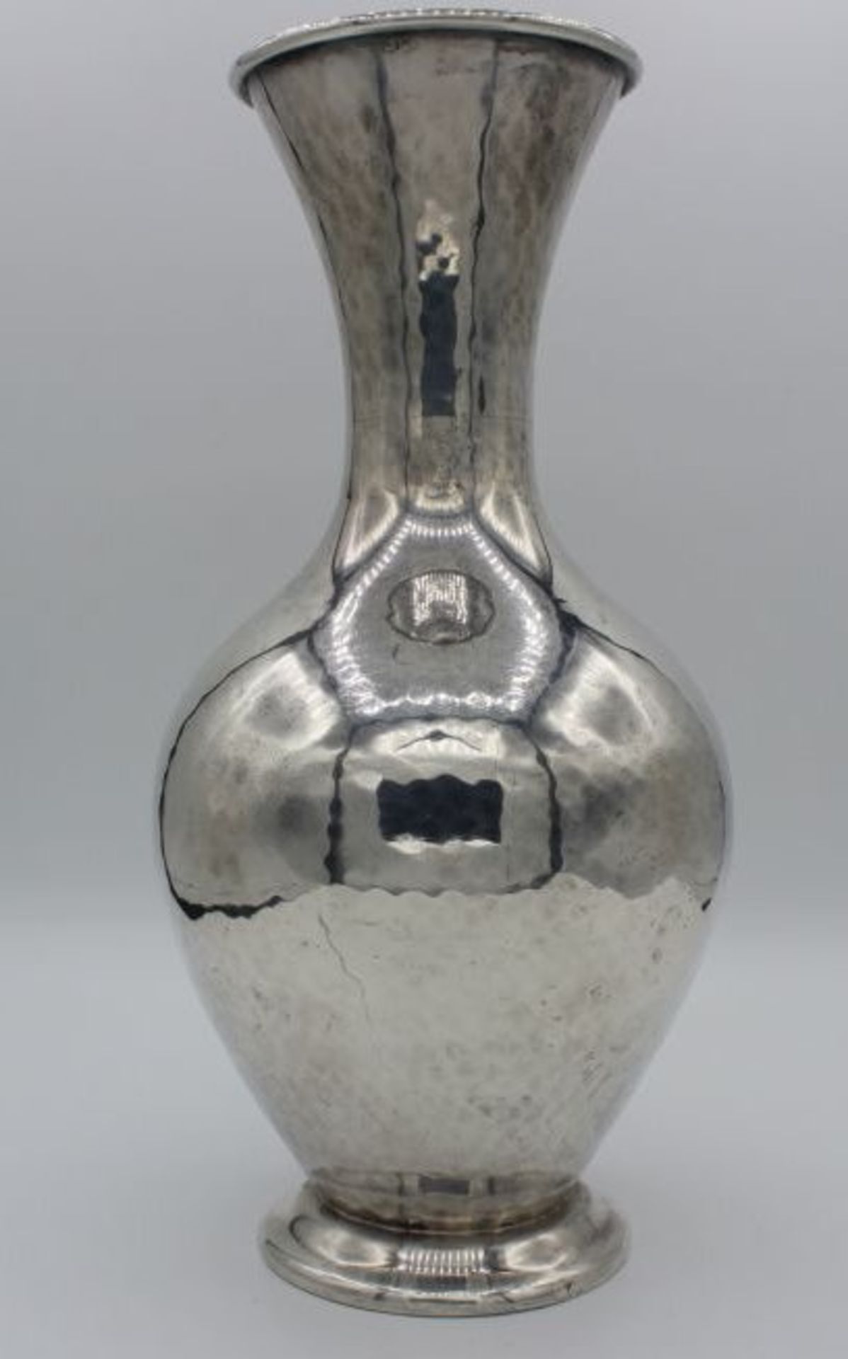 versilberte Vase "BWKS", Hammerschlagdekor, H-23,5cm.