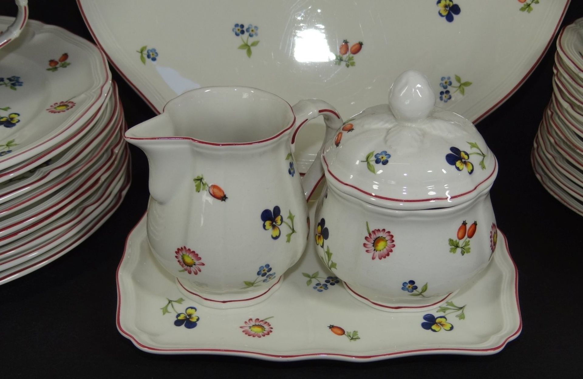 36 tg. Kaffeservice "Villeroy&Boch" Petit fleurs, eine Tasse mit Riss - Bild 3 aus 10