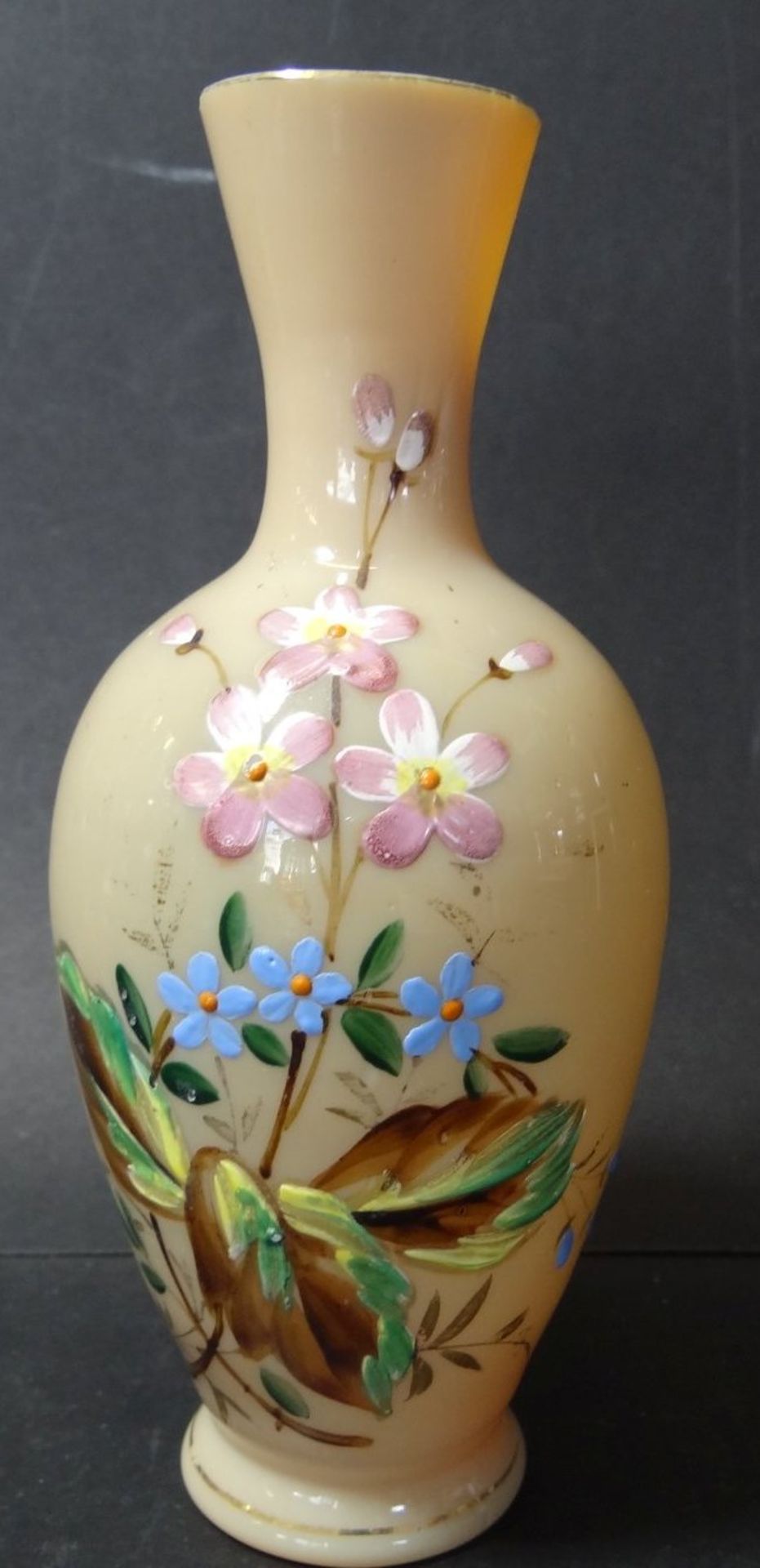 Biedermeier-Vase mit Emaille-Blumenmalerei, H-16 cm