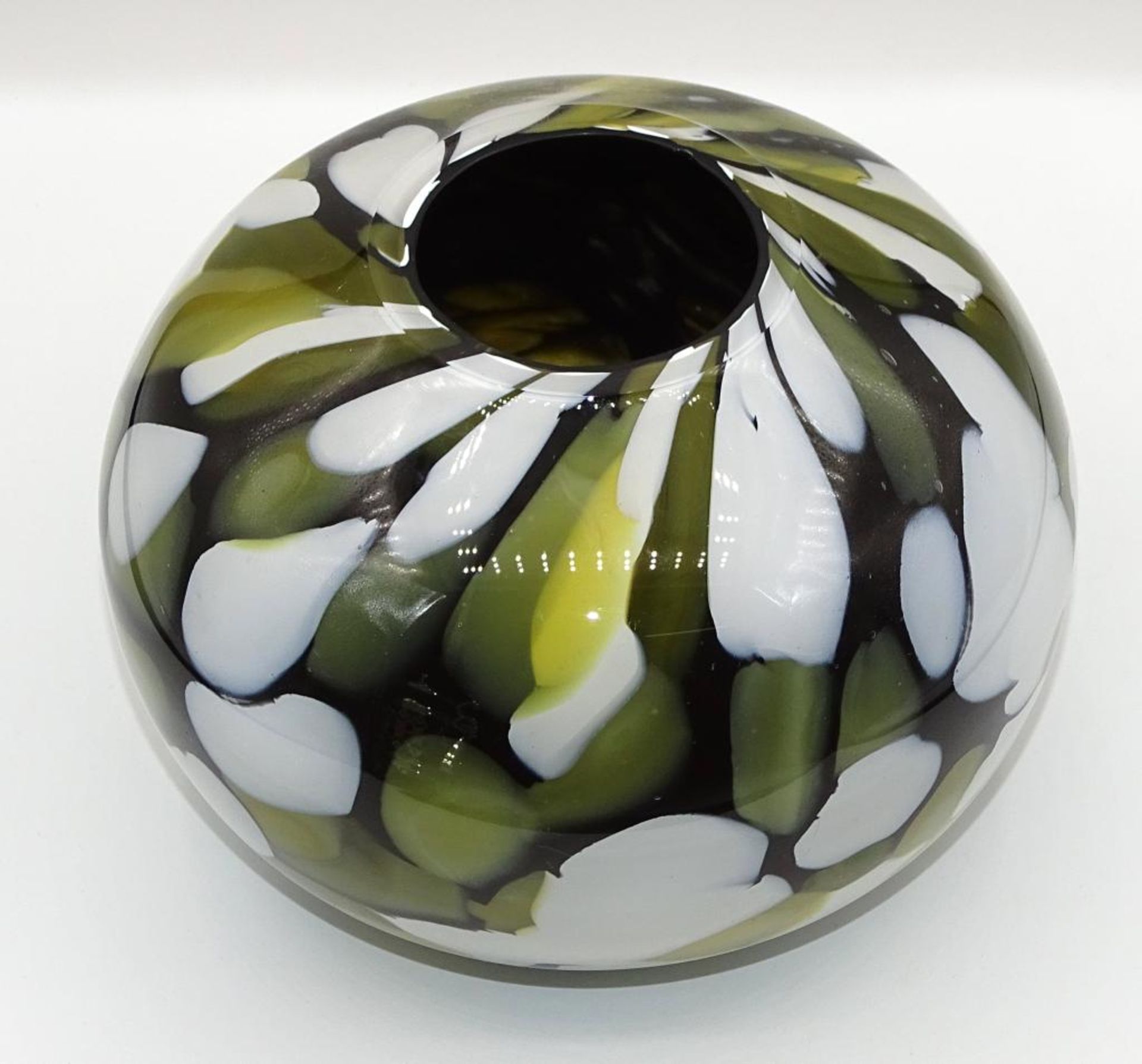 Kunstglas Vase, grün/weiss,H- 11,5cm,d-16c - Bild 3 aus 3