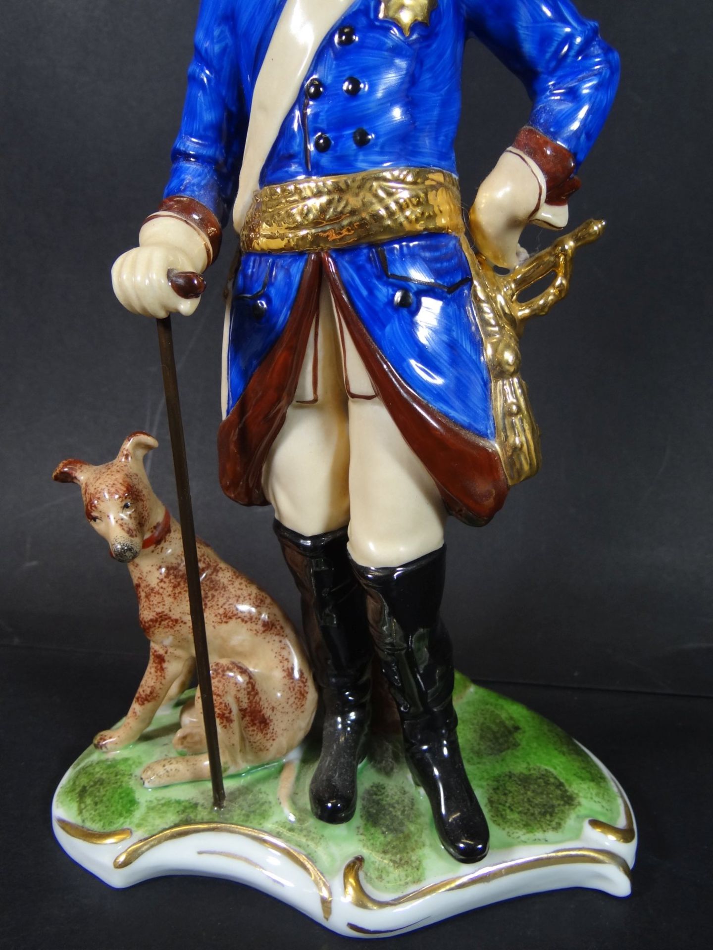 hohe Figur, Soldat mit Hund "Erphila", bemalt, H-27 cm, - Bild 3 aus 8