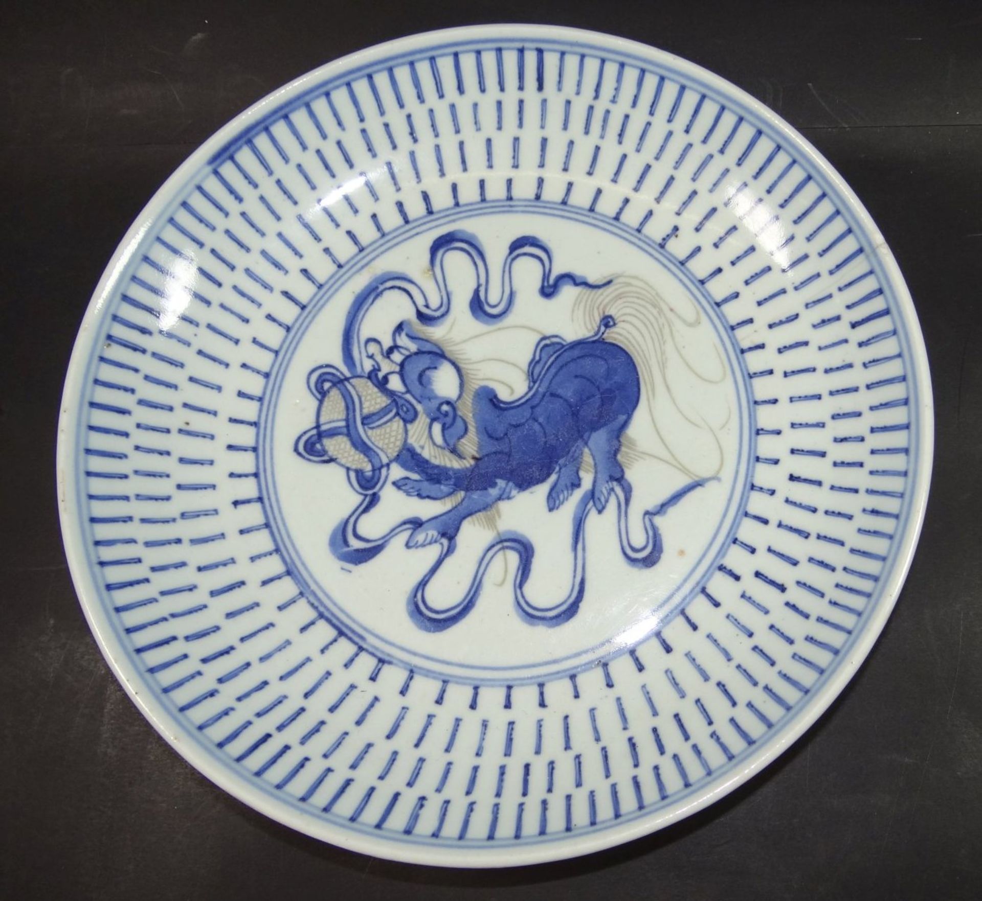 China-Schale, mittig mit Fu-Hund, Blaumalerei, älter, D-26 cm, H-4,5 c