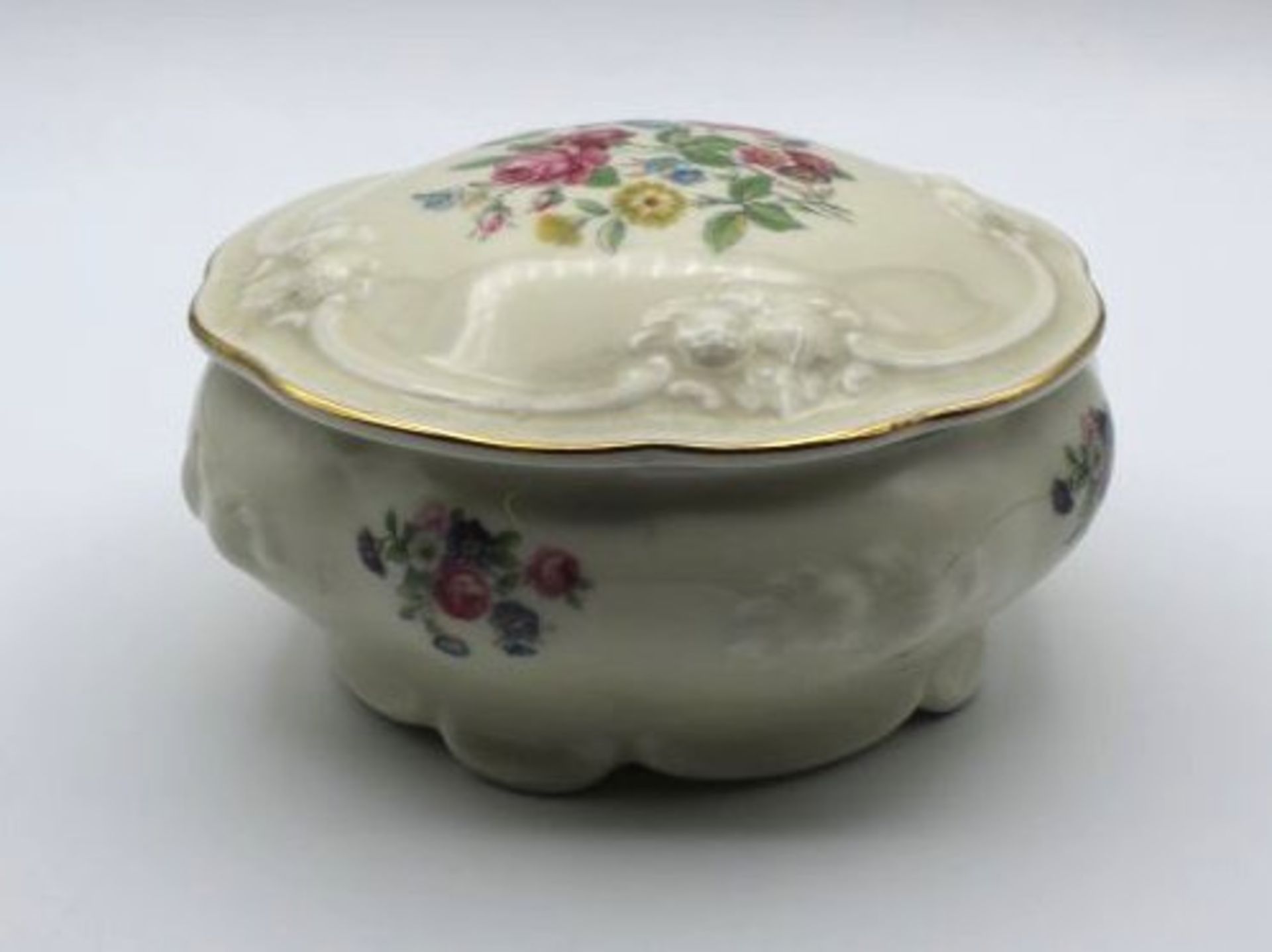 runde Dose, Rosenthal Fabrikat Thomas, florales Dekor und Relief, H-7cm D-12cm.