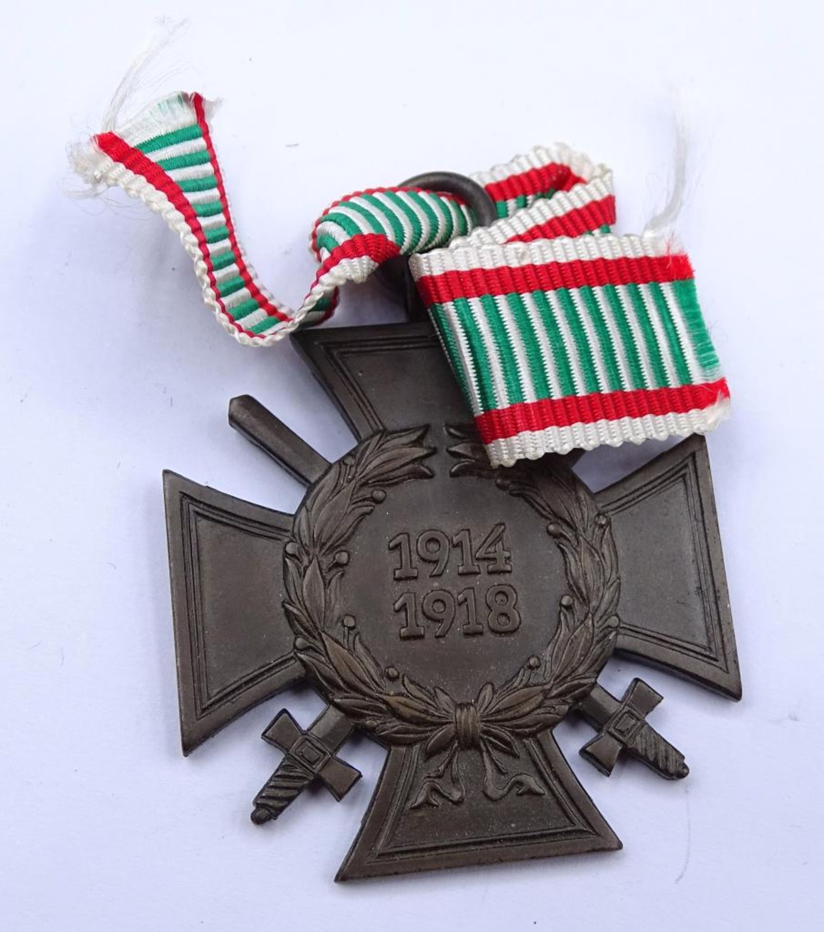 Ehrenkreuz des Weltkrieges 1914/1918 mit Schwertern an Band