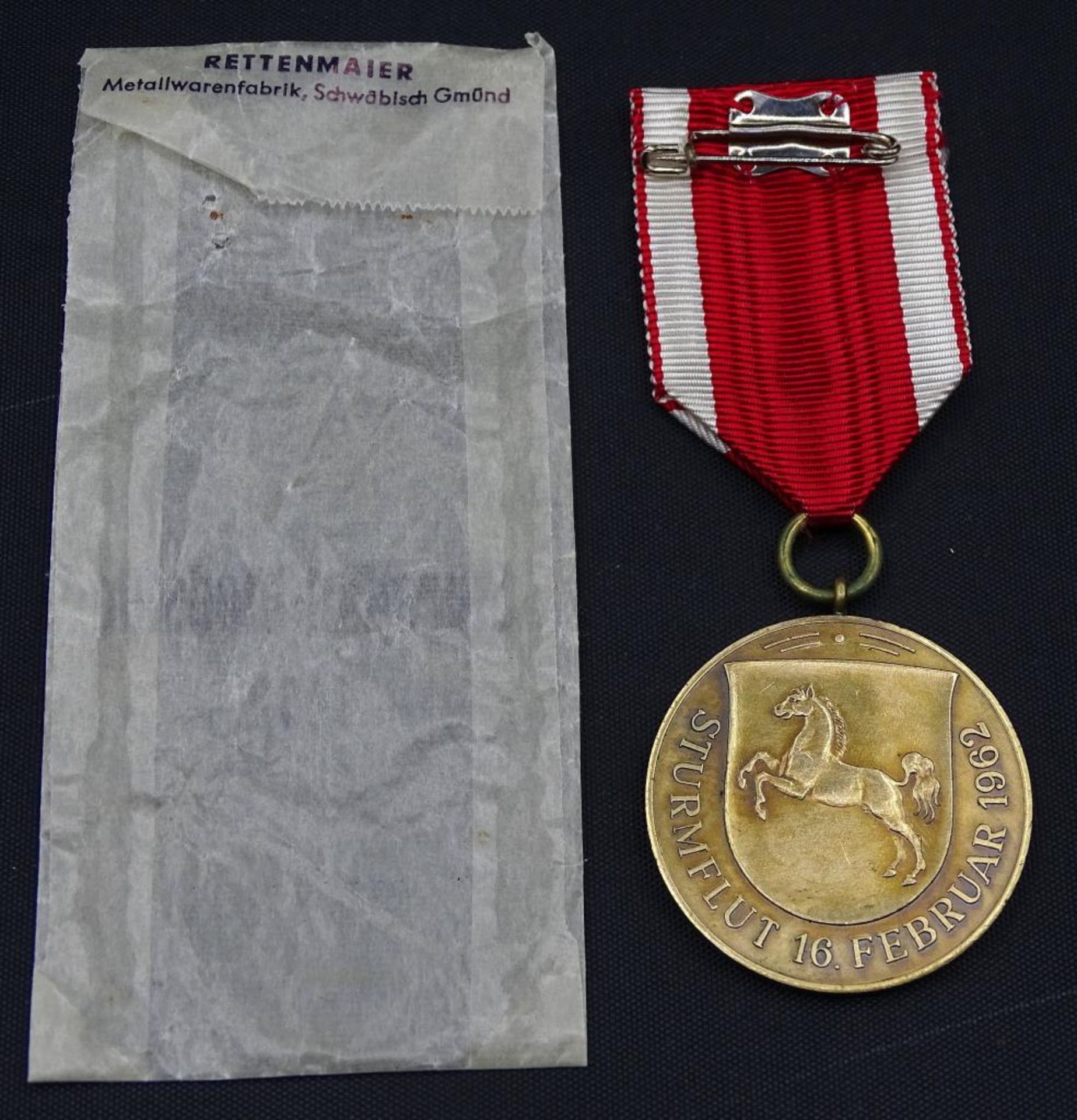 Sturmflut Medaille an Band, mit Tüt - Bild 2 aus 2