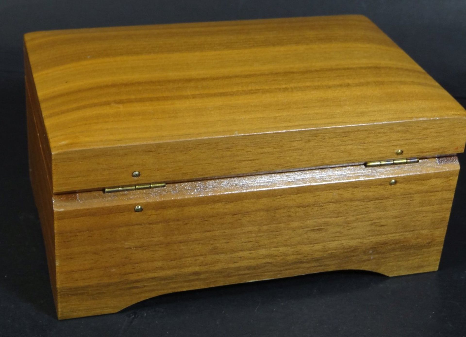 kl. Holz-Kasten mit Reuge Spieluhr, 2 Melodien, läuft, H-6,5 cm, 9x14 cm, - Bild 2 aus 7