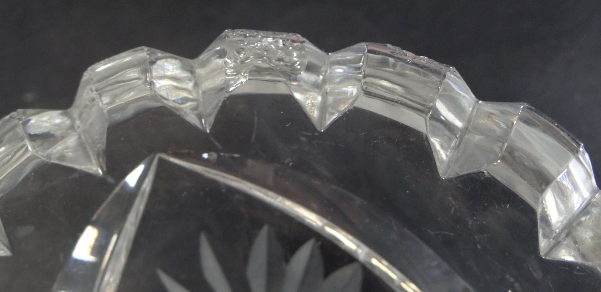 ovale grosse Kristallschale mit Schliff, kl. Abplatzer am Rand, 28x17 cm, H-5 cm - Bild 5 aus 5