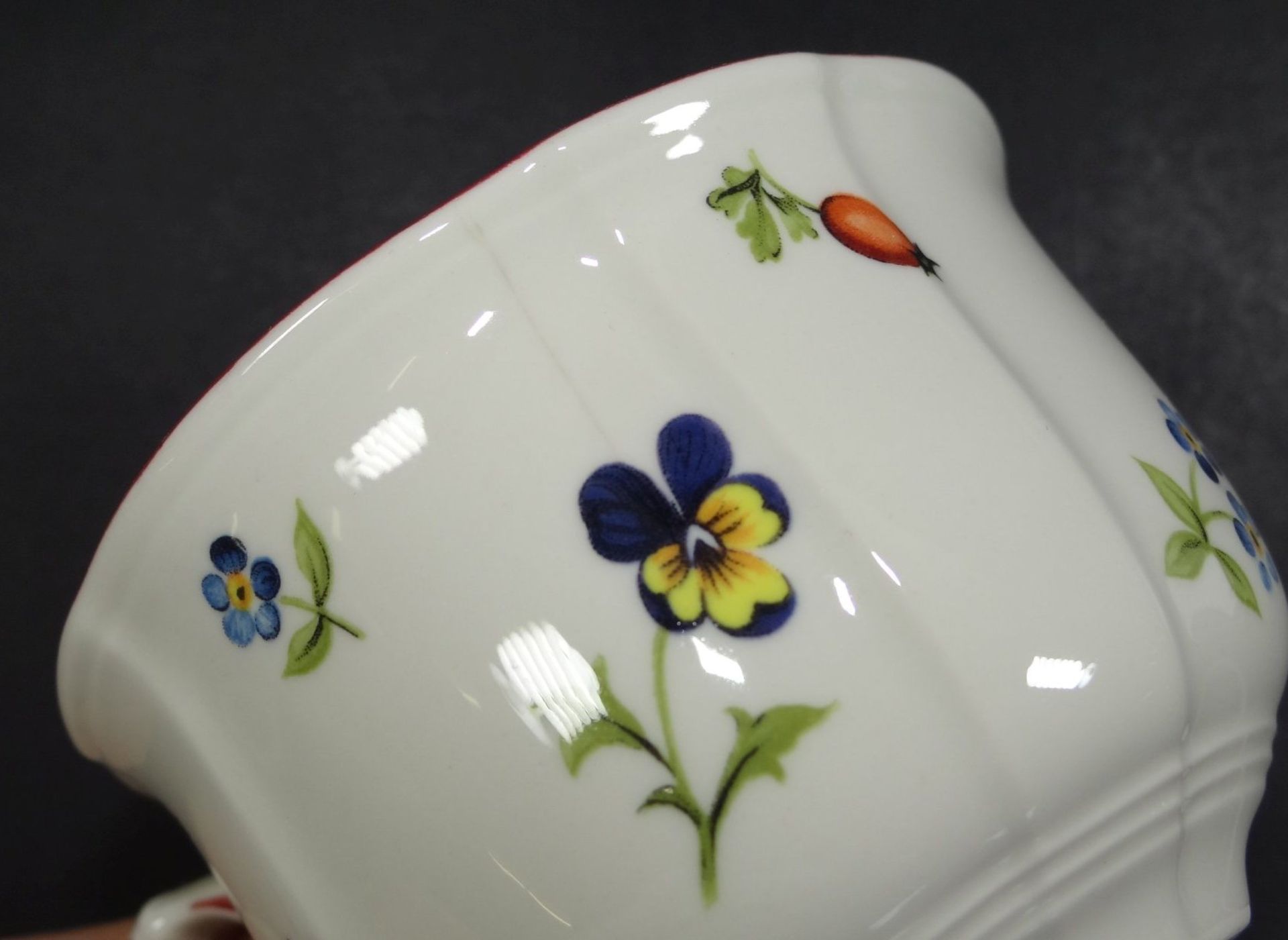 36 tg. Kaffeservice "Villeroy&Boch" Petit fleurs, eine Tasse mit Riss - Bild 8 aus 10