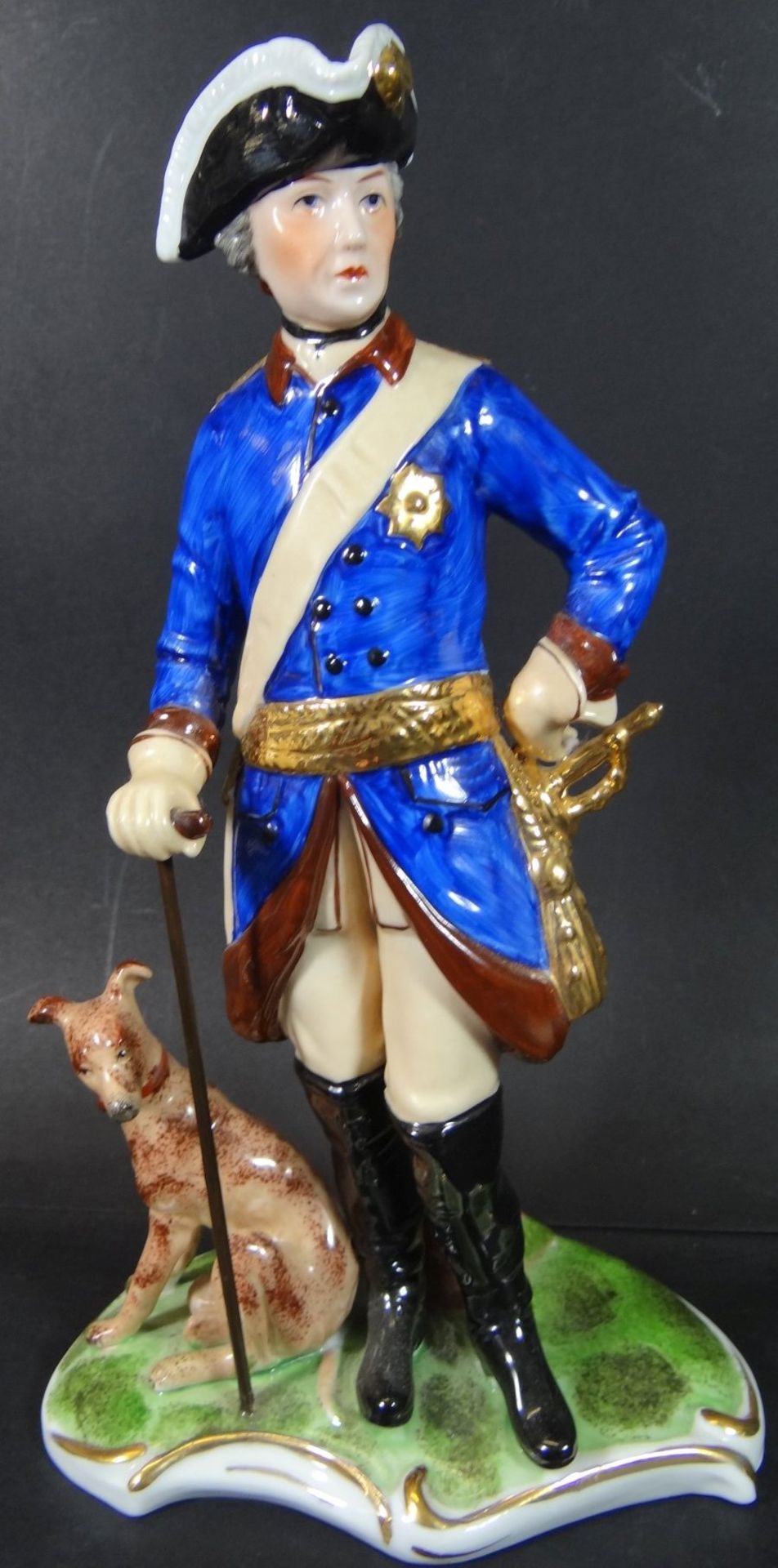 hohe Figur, Soldat mit Hund "Erphila", bemalt, H-27 cm,