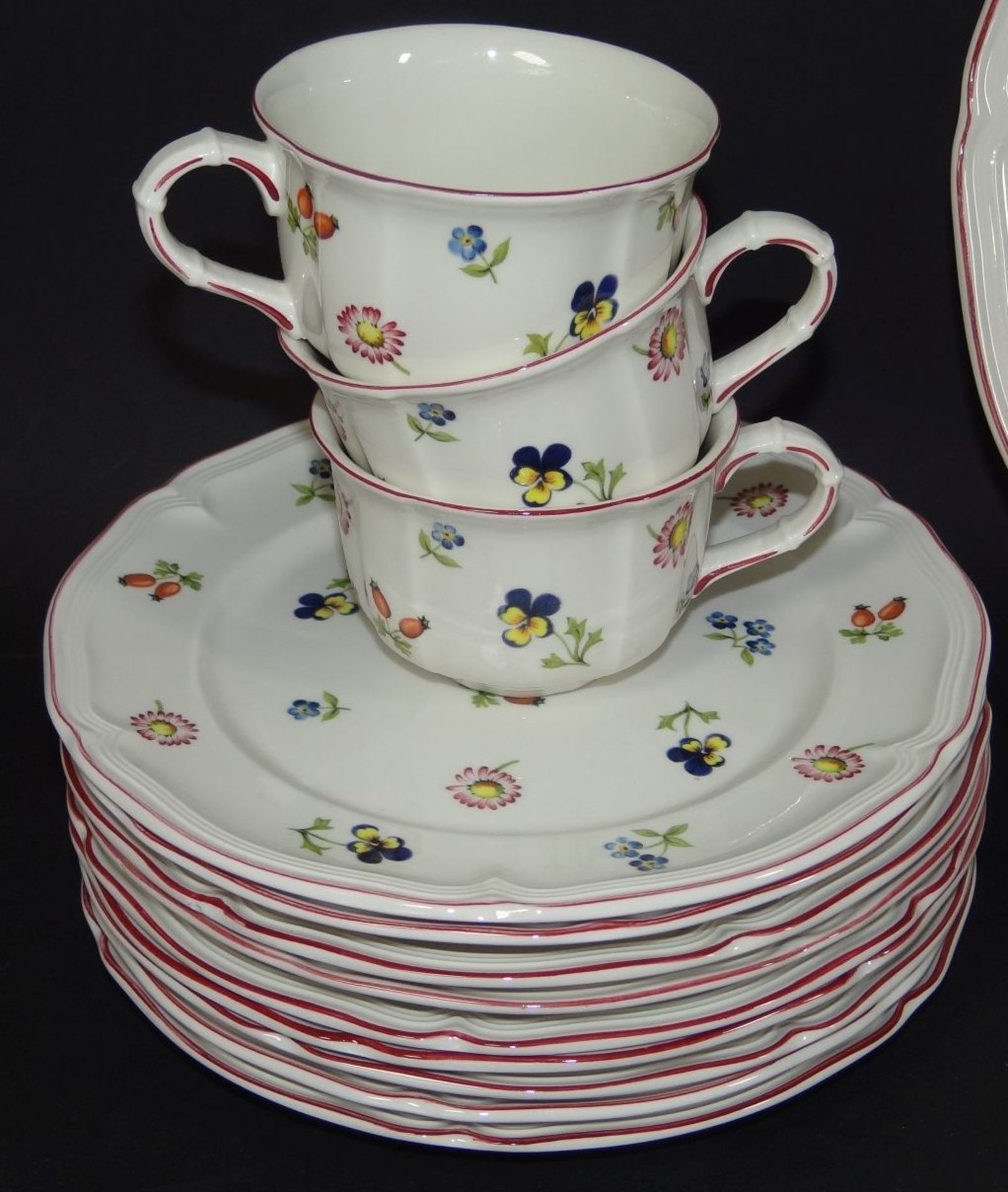 36 tg. Kaffeservice "Villeroy&Boch" Petit fleurs, eine Tasse mit Riss - Bild 4 aus 10