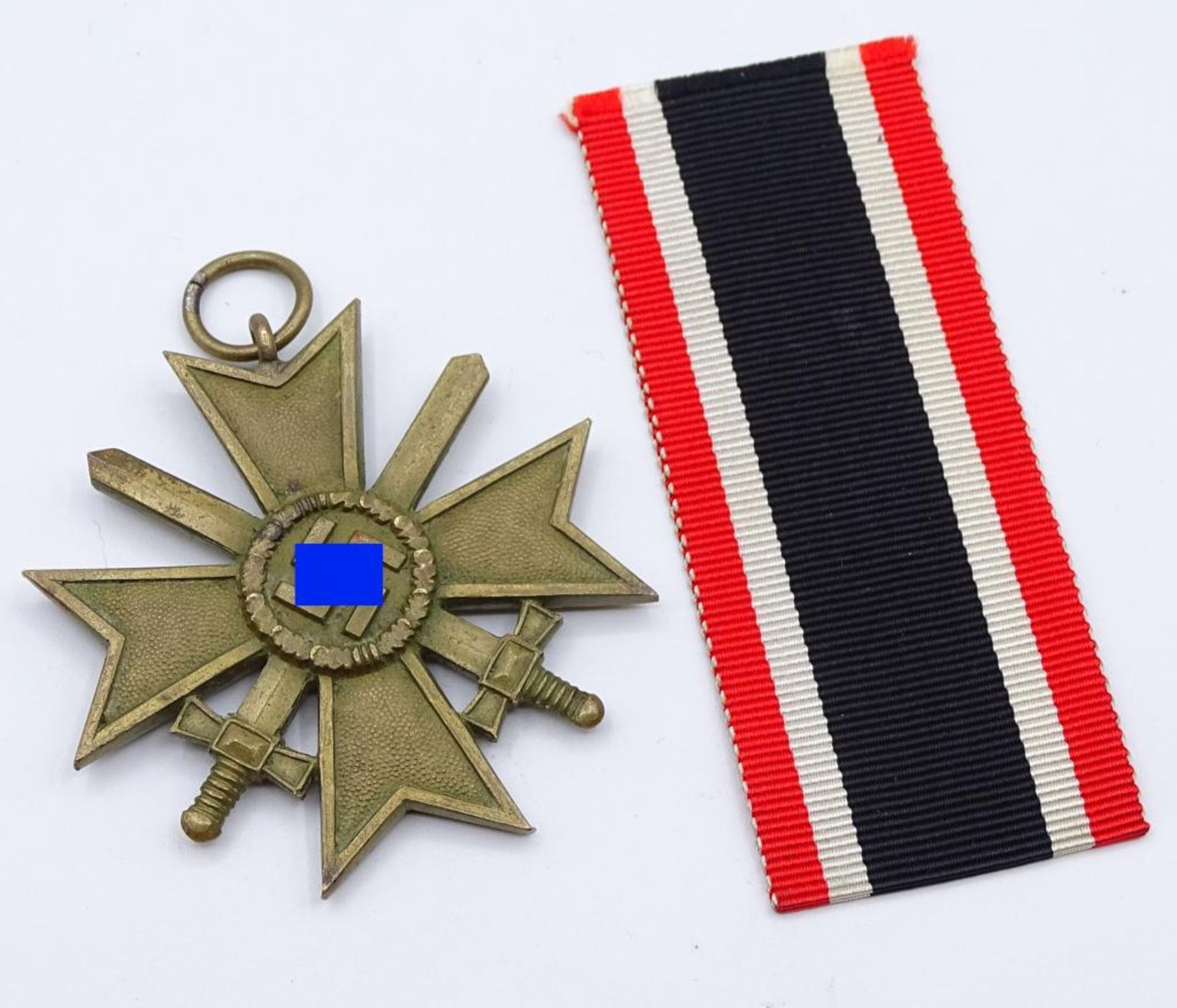 Kriegsverdienstkreuz (KVK) mit Schwertern und Band,