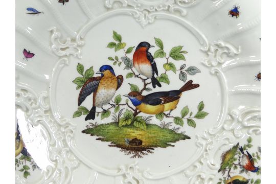 grosse Prunkschale "Meissen" Relief- mit mit Vogel-und Insektendekor, 19.Jhd., Schwertermarke - Bild 2 aus 5