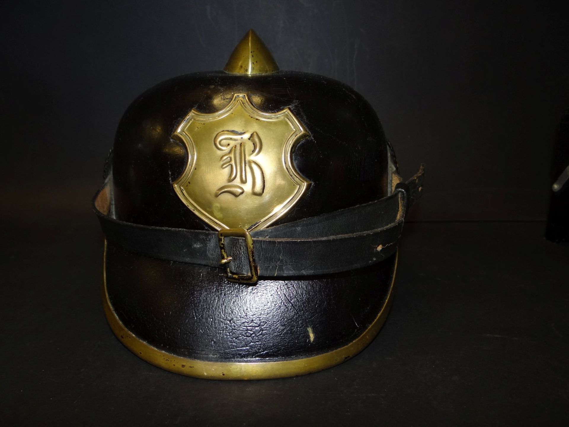 Feuerwehr-Helm mit Messing-Kamm, gut erhalten - Bild 2 aus 6