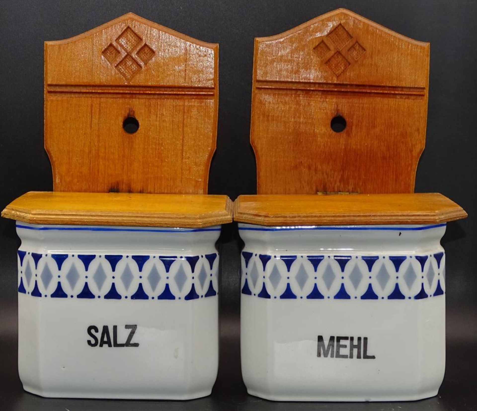 Zwei Küchengefäße Mehl und Salz,Holzdeckel,H-2