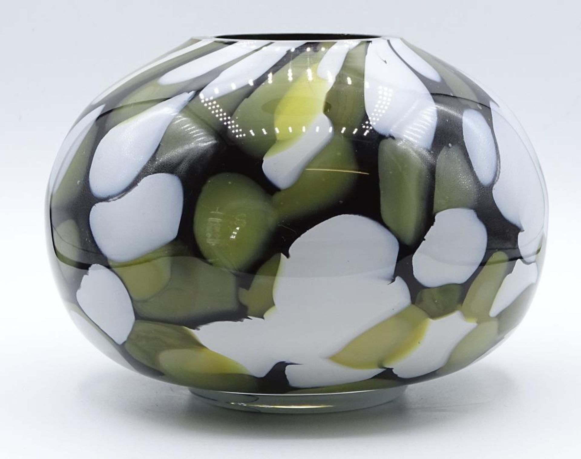 Kunstglas Vase, grün/weiss,H- 11,5cm,d-16c