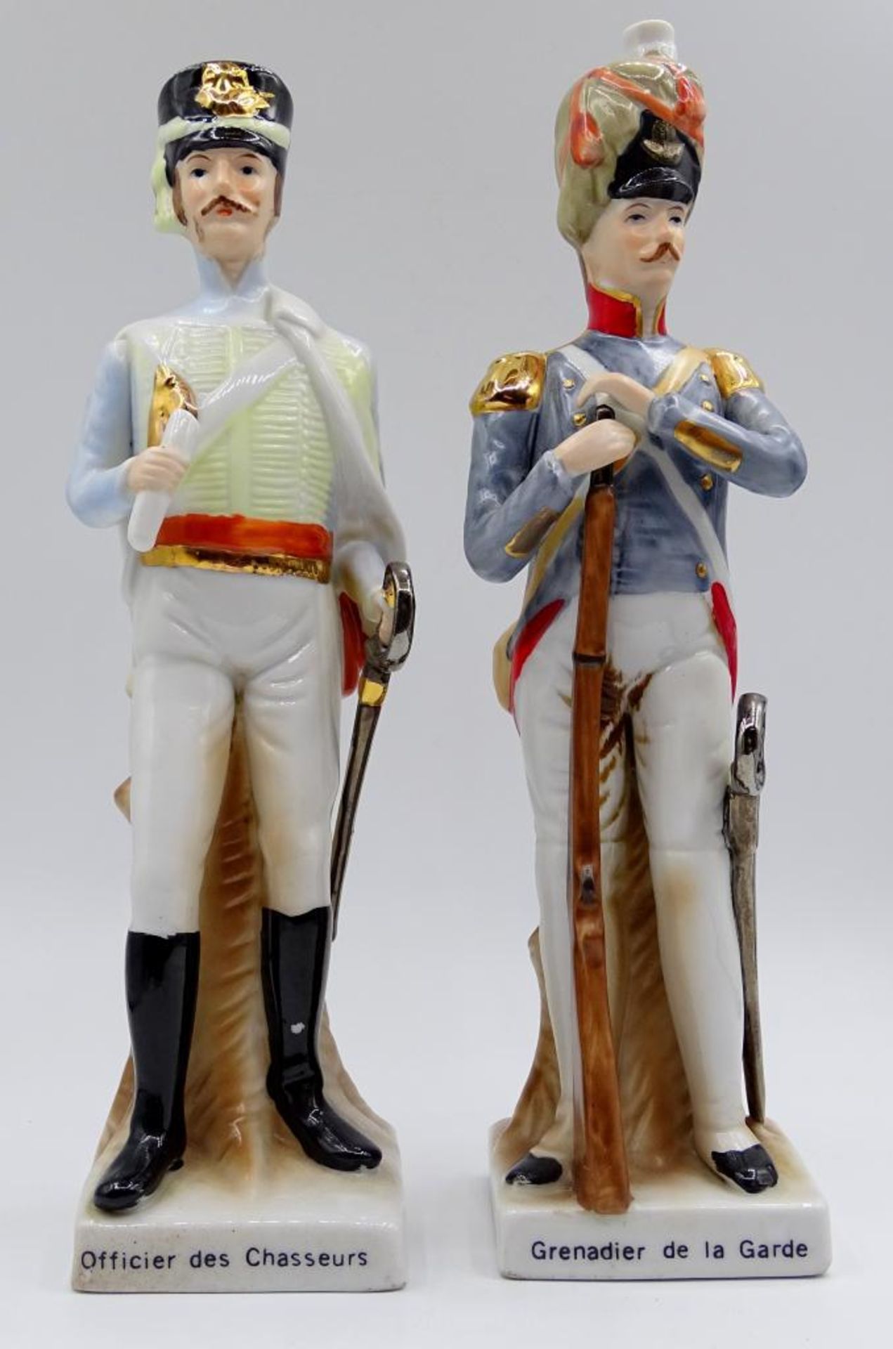 Zwei Porzellan Figuren, Maiko,handgemalt,Offizier und Grnadier,H-23,0cm
