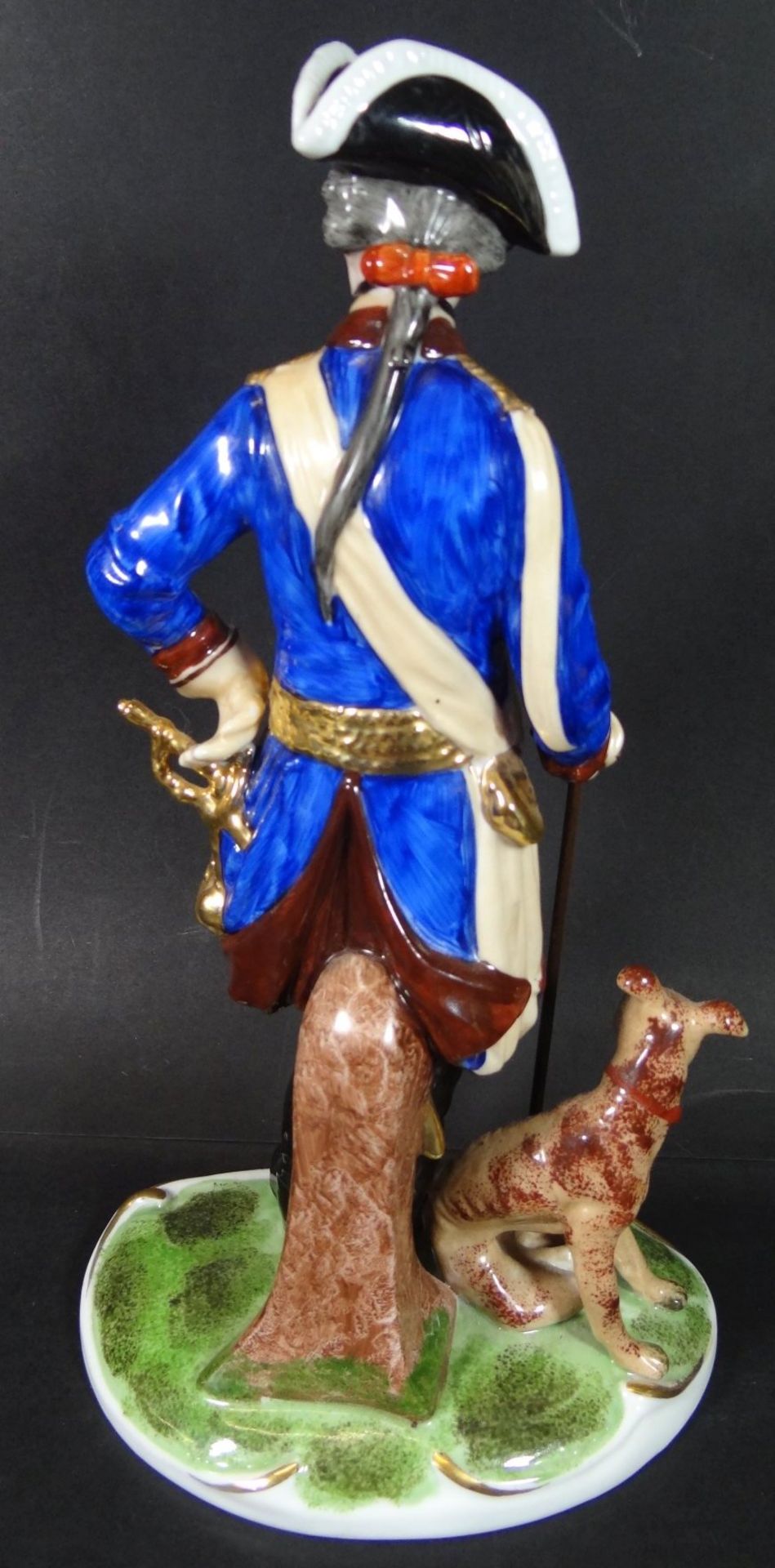 hohe Figur, Soldat mit Hund "Erphila", bemalt, H-27 cm, - Bild 5 aus 8
