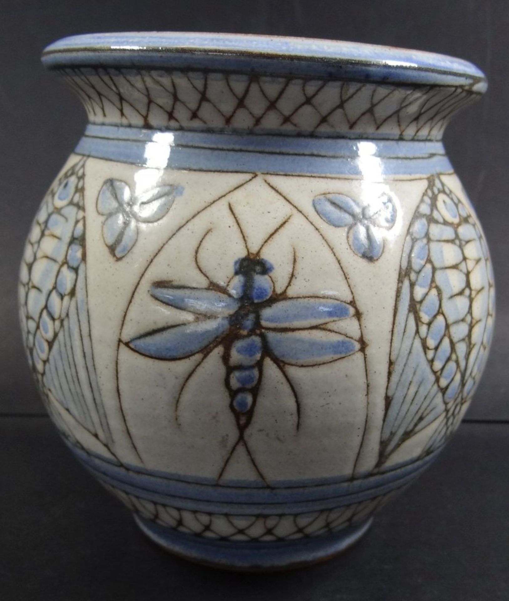 Künstler-Vase mit Fisch- und Bienendekor, signiert, H-14 c