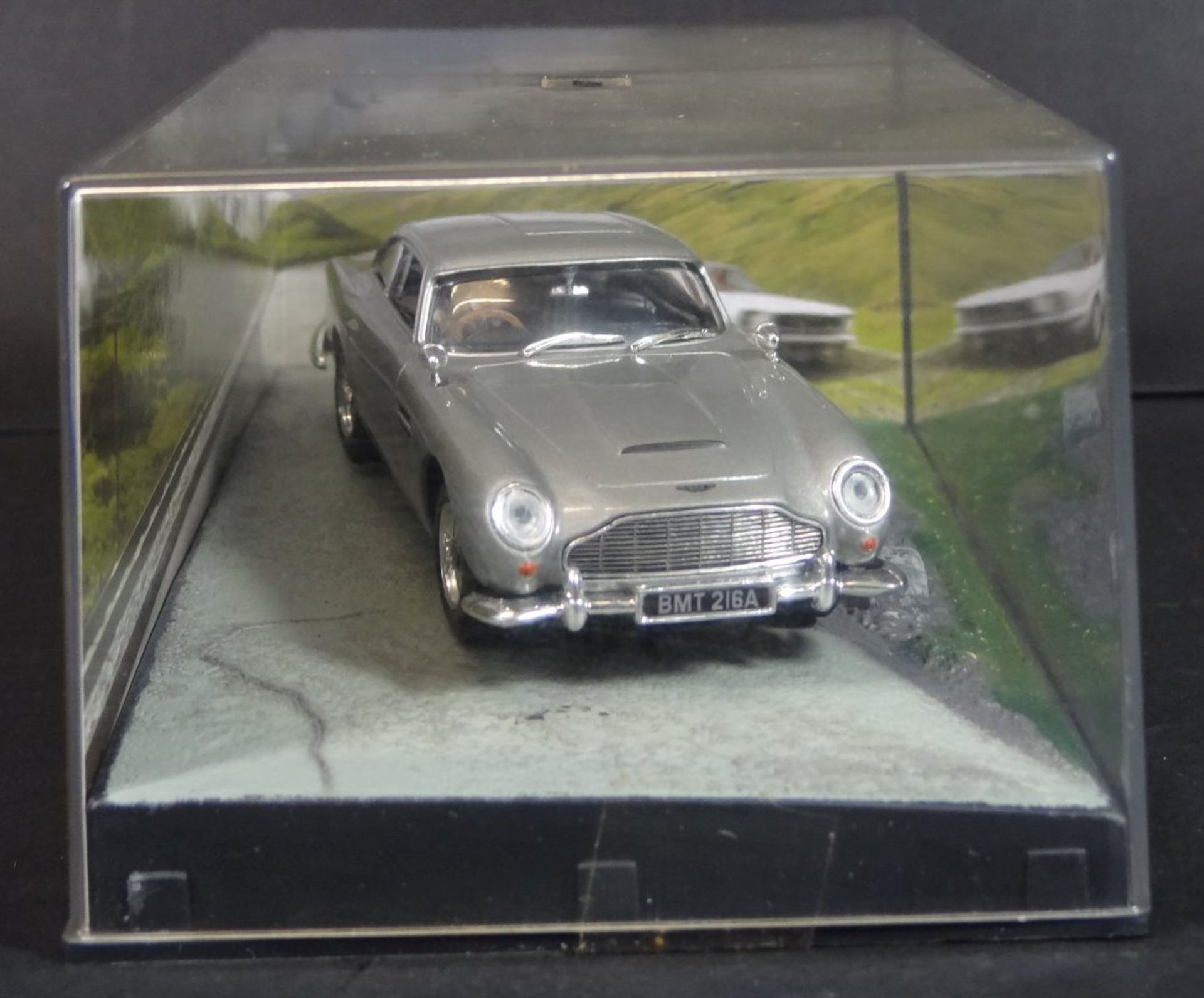 Goldfinger Modellauto "Aston Martin" Neuwertig in Display - Bild 4 aus 5