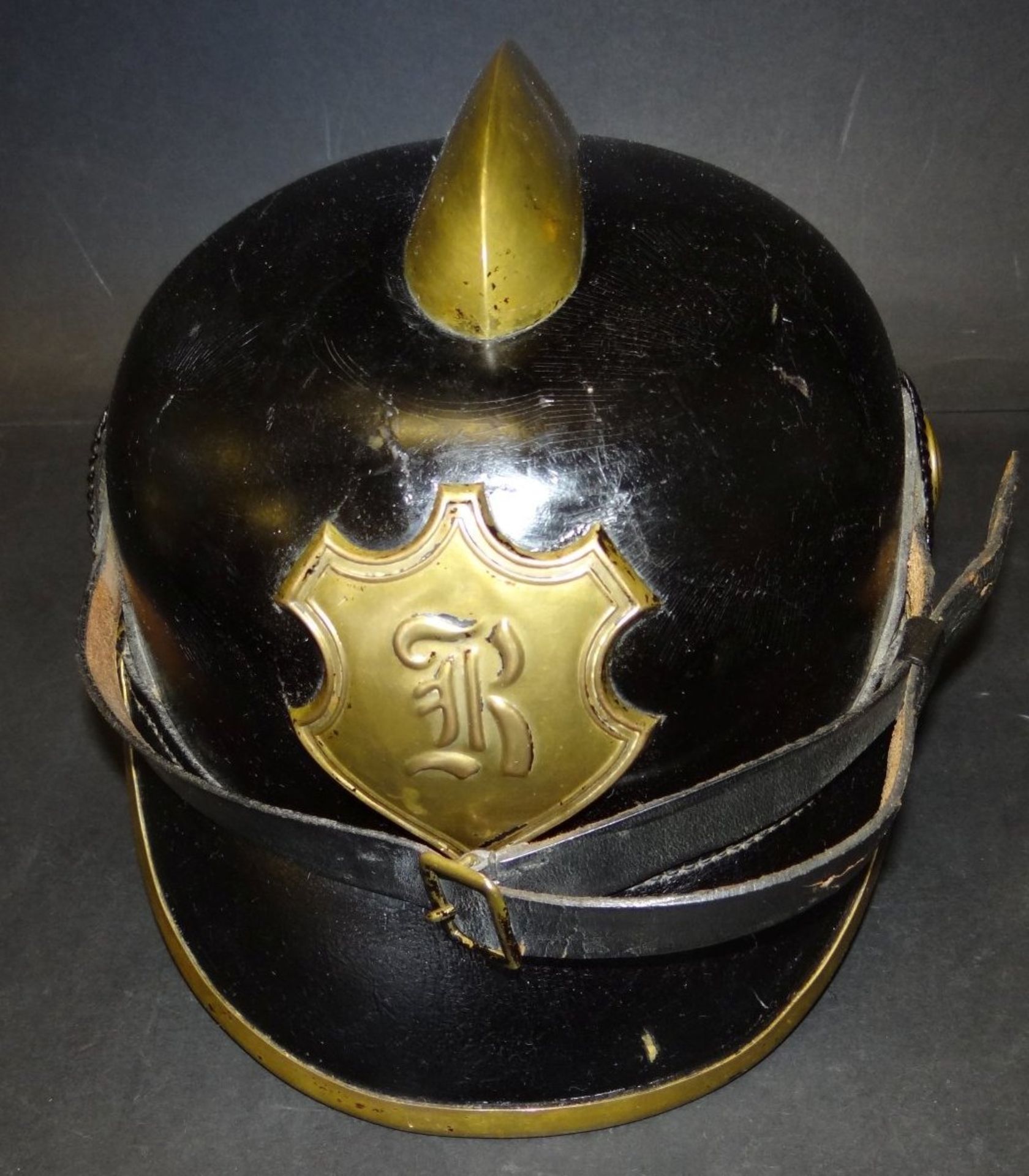 Feuerwehr-Helm mit Messing-Kamm, gut erhalten