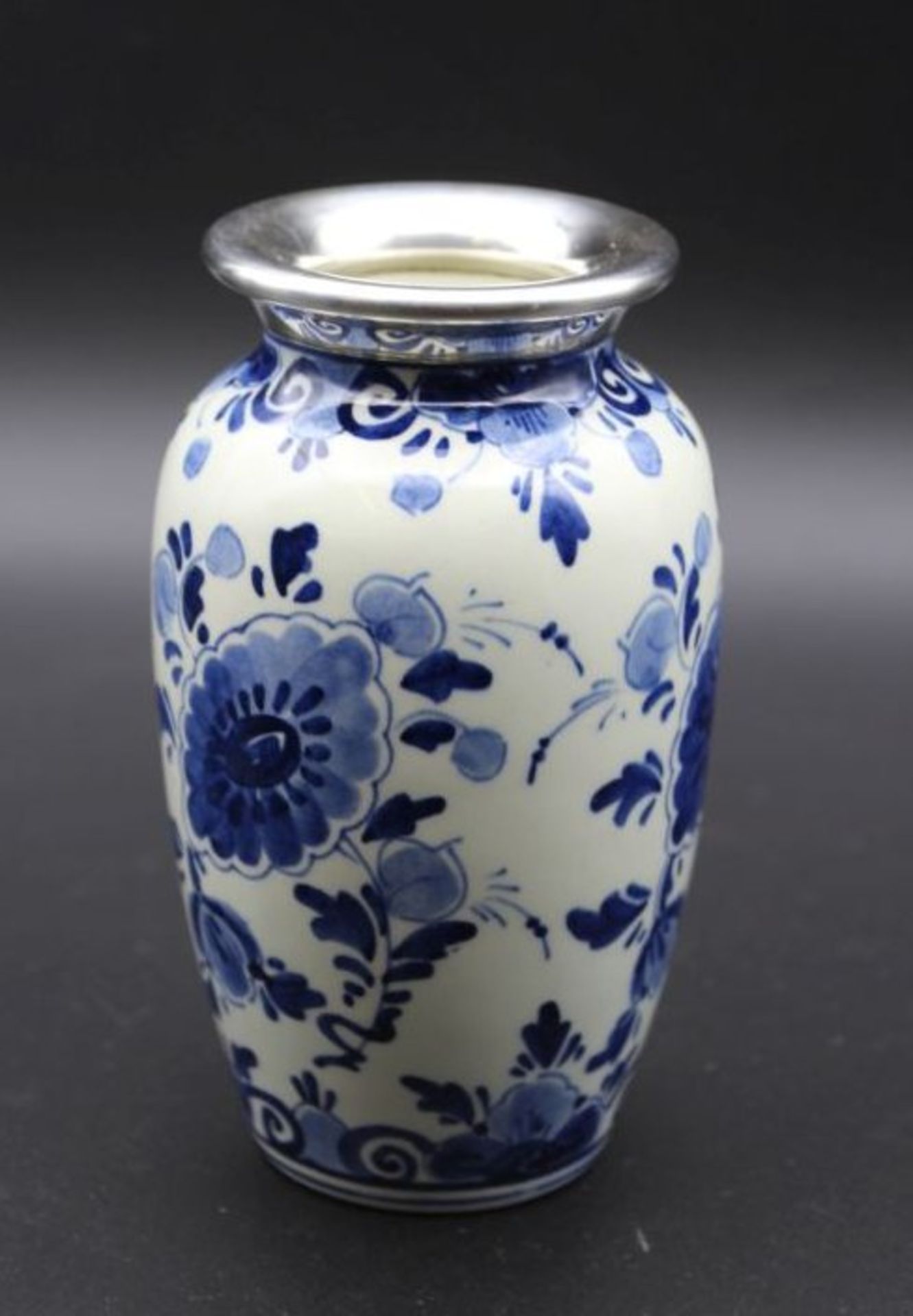 kl. Vase mit Silberrand, Regina, sowie kl. Delfter Deckeldose, Vase H-11cm Dose H-4cm.