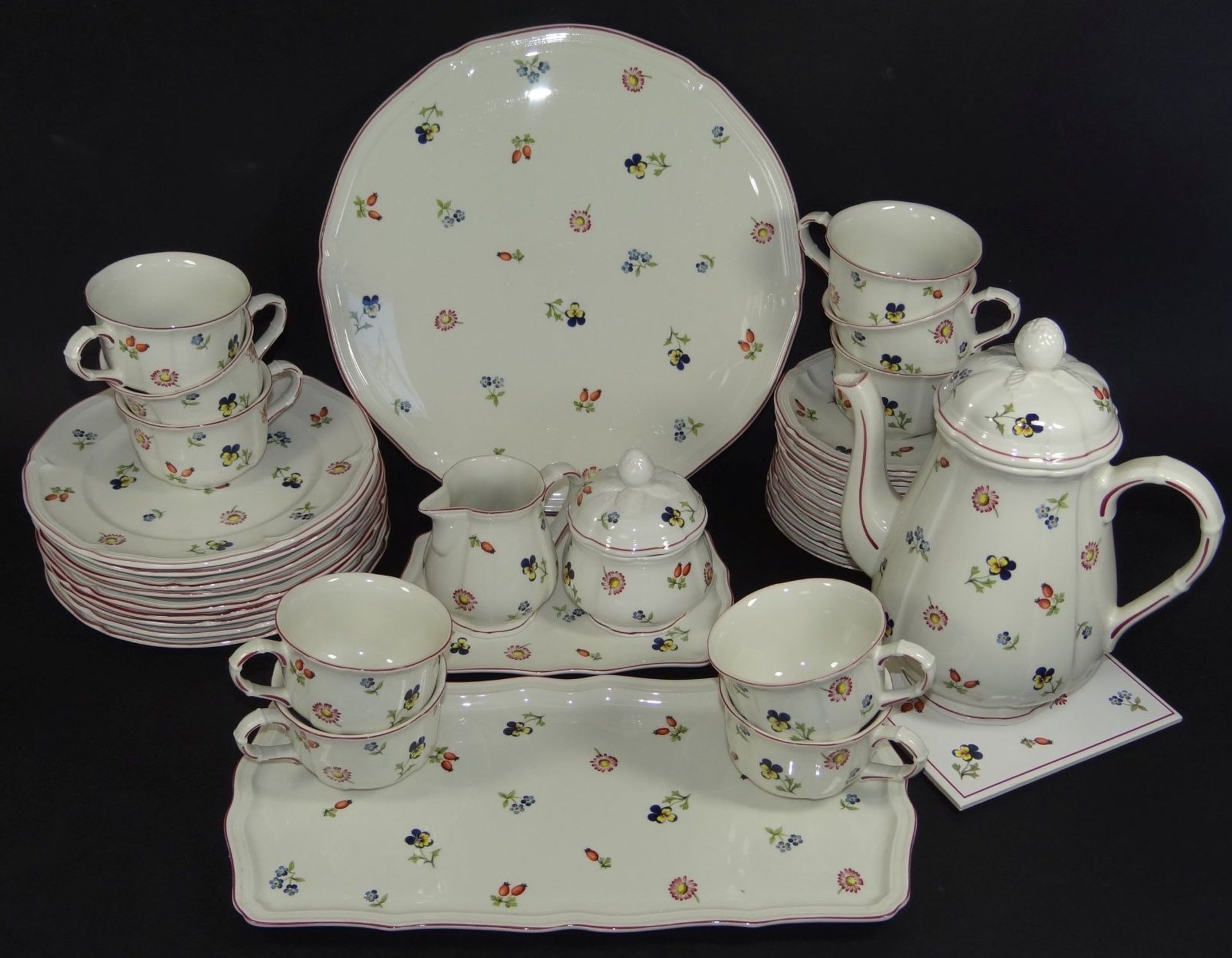 36 tg. Kaffeservice "Villeroy&Boch" Petit fleurs, eine Tasse mit Riss