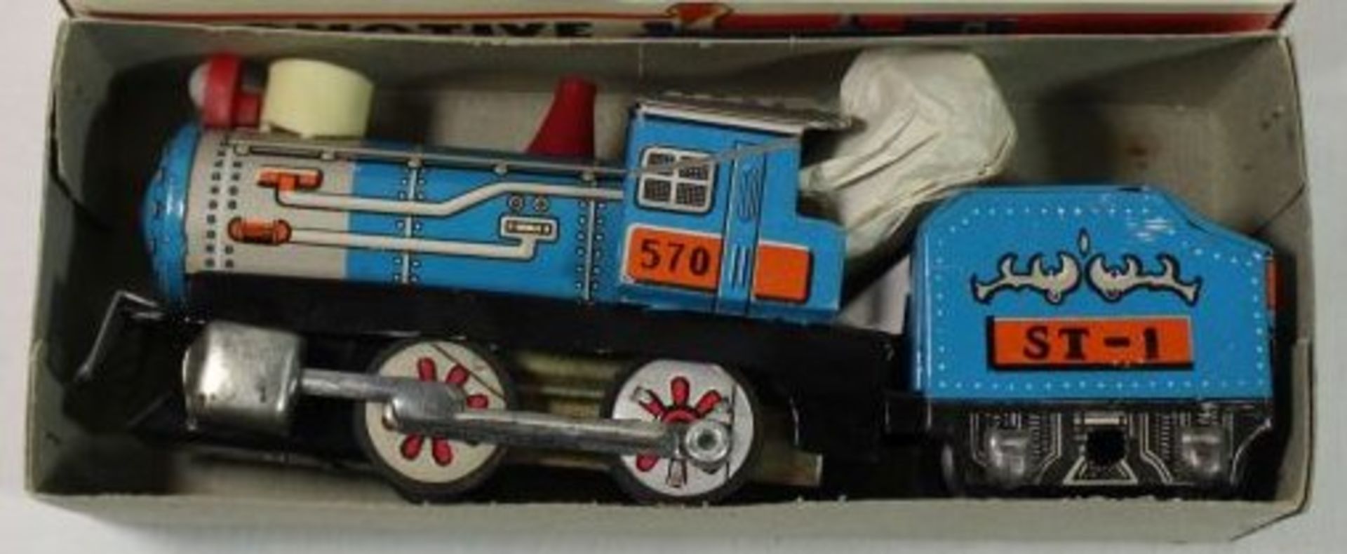 2x Blech-Lokomotiven, China, orig. Kartons, je H-7,5cm L-19cm. - Bild 2 aus 2